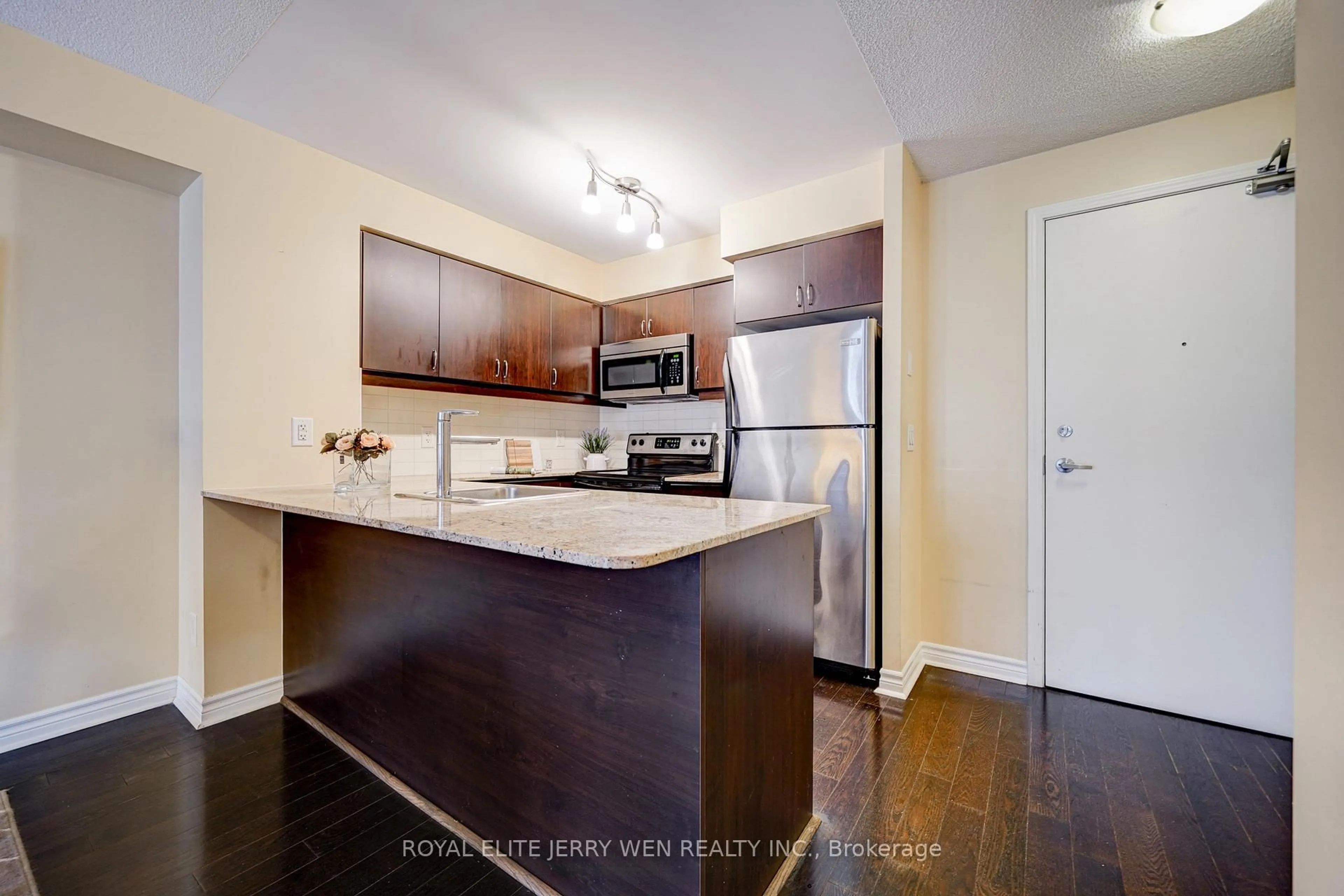 Standard kitchen, wood/laminate floor for 27 Rean Dr #304, Toronto Ontario M2K 0A6
