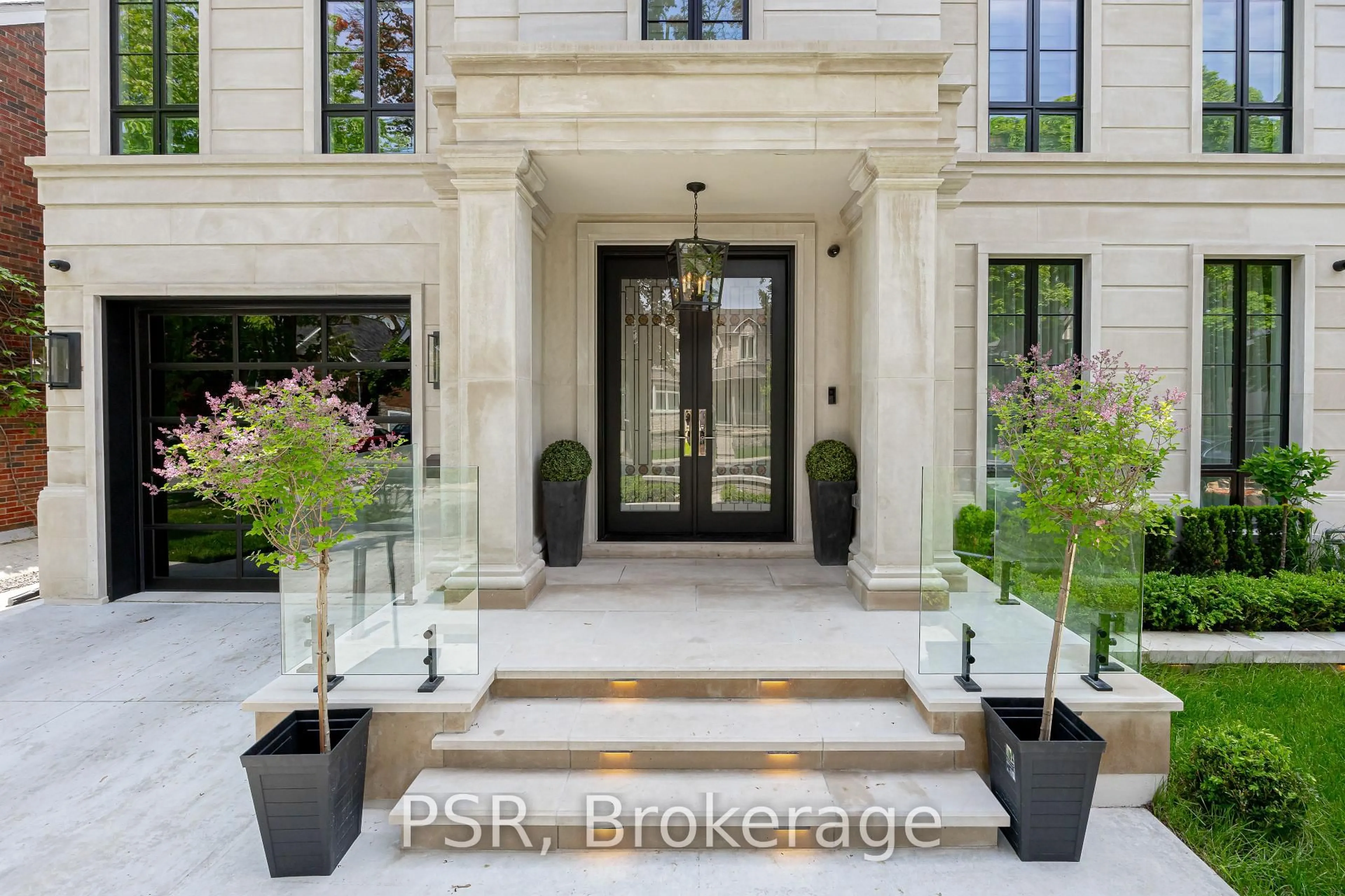 Indoor entryway for 335 Lytton Blvd, Toronto Ontario M5N 1R9