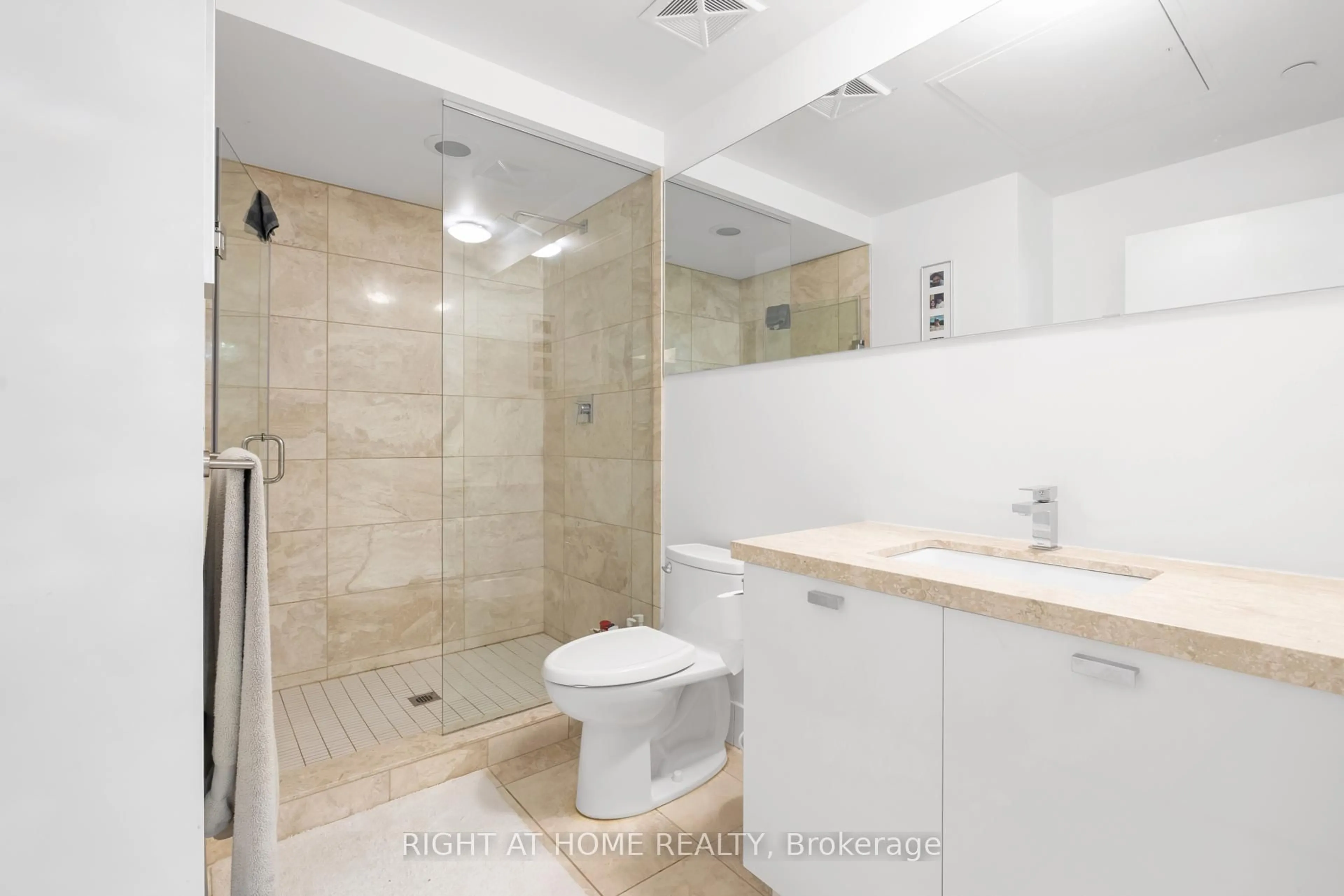 Standard bathroom, ceramic/tile floor for 32 Davenport Rd #TH 101, Toronto Ontario M5R 1H3