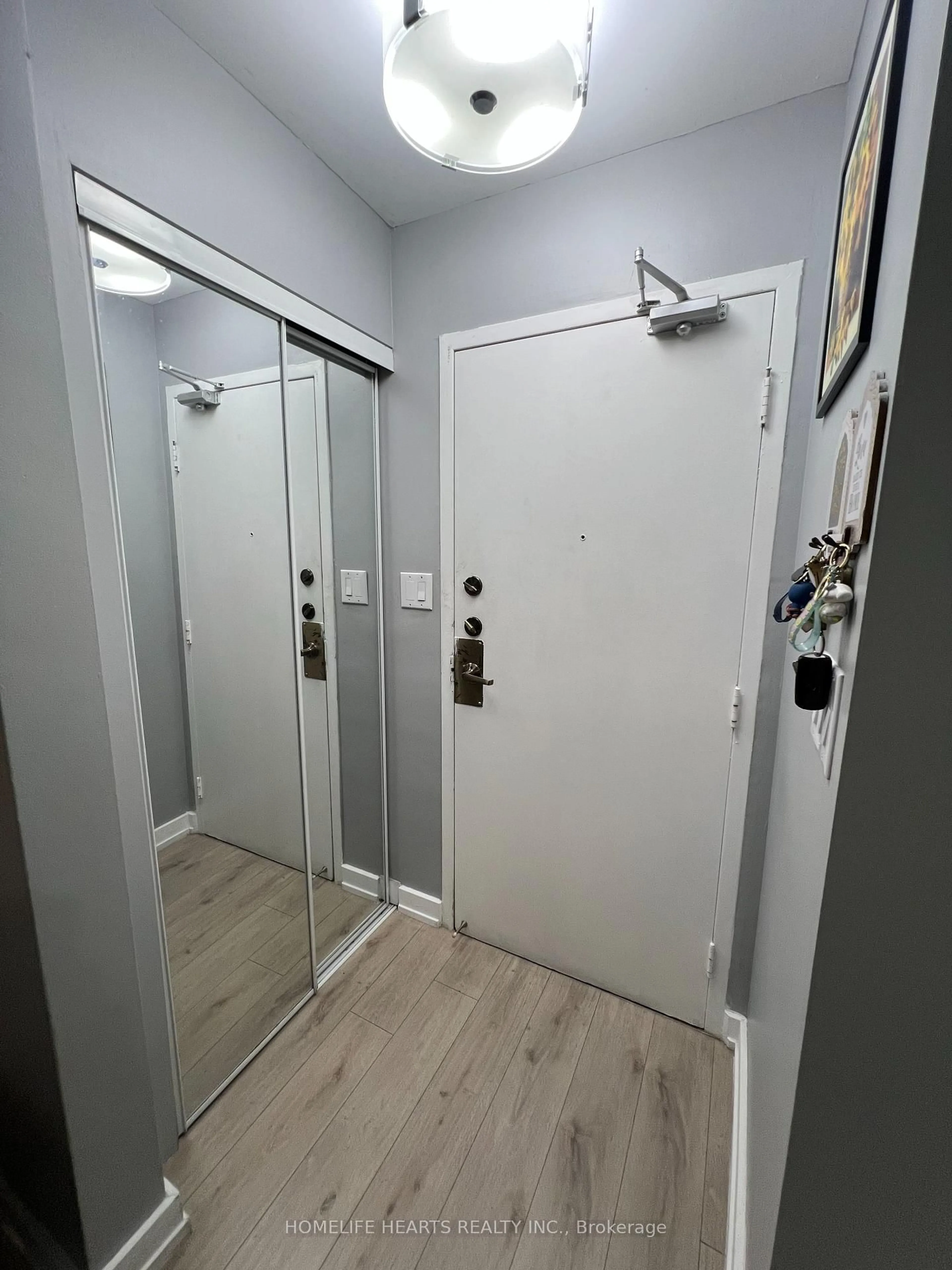 Indoor foyer for 20 Edgecliff Gfwy #315, Toronto Ontario M3C 3A4