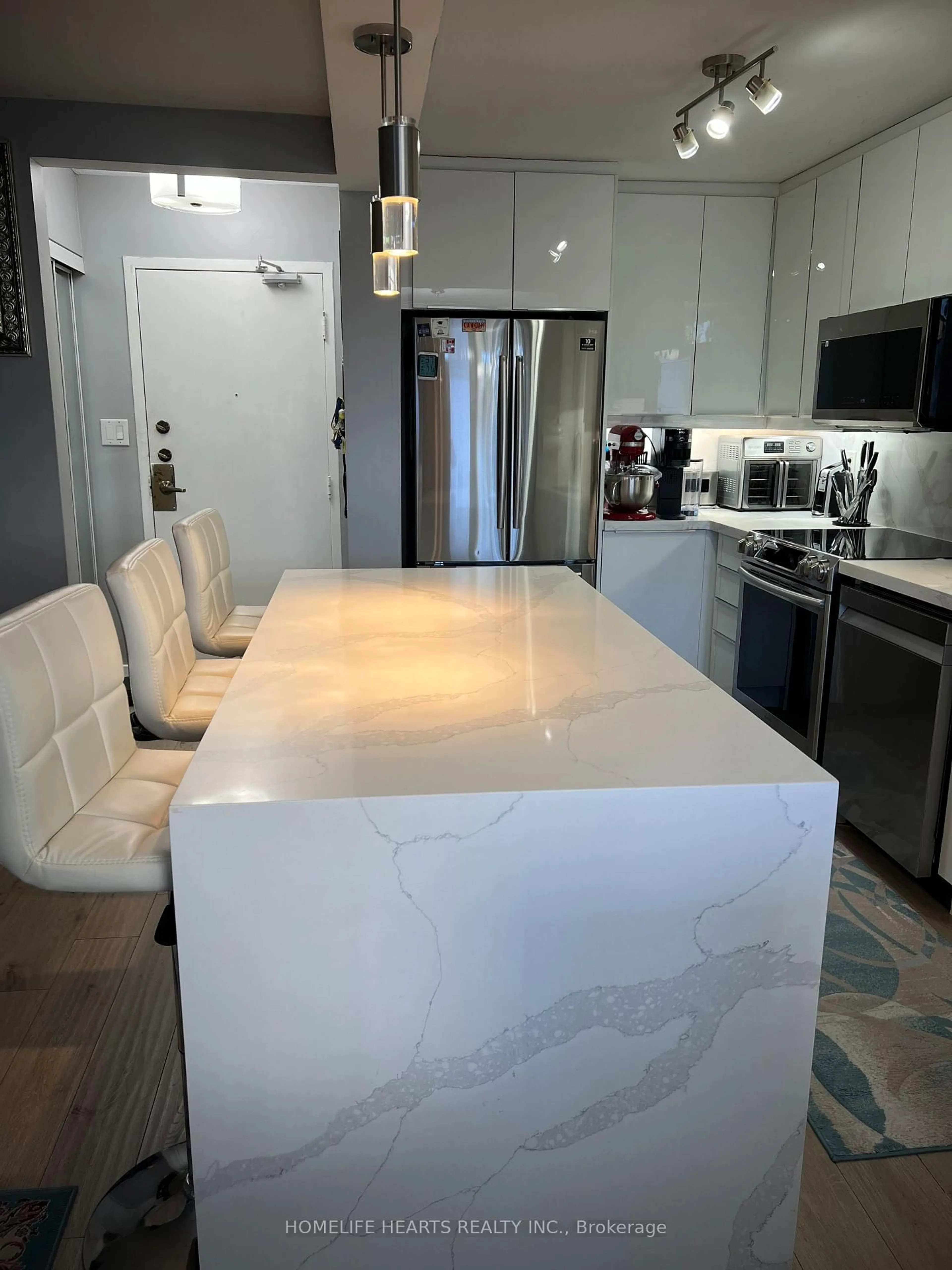 Contemporary kitchen, ceramic/tile floor for 20 Edgecliff Gfwy #315, Toronto Ontario M3C 3A4