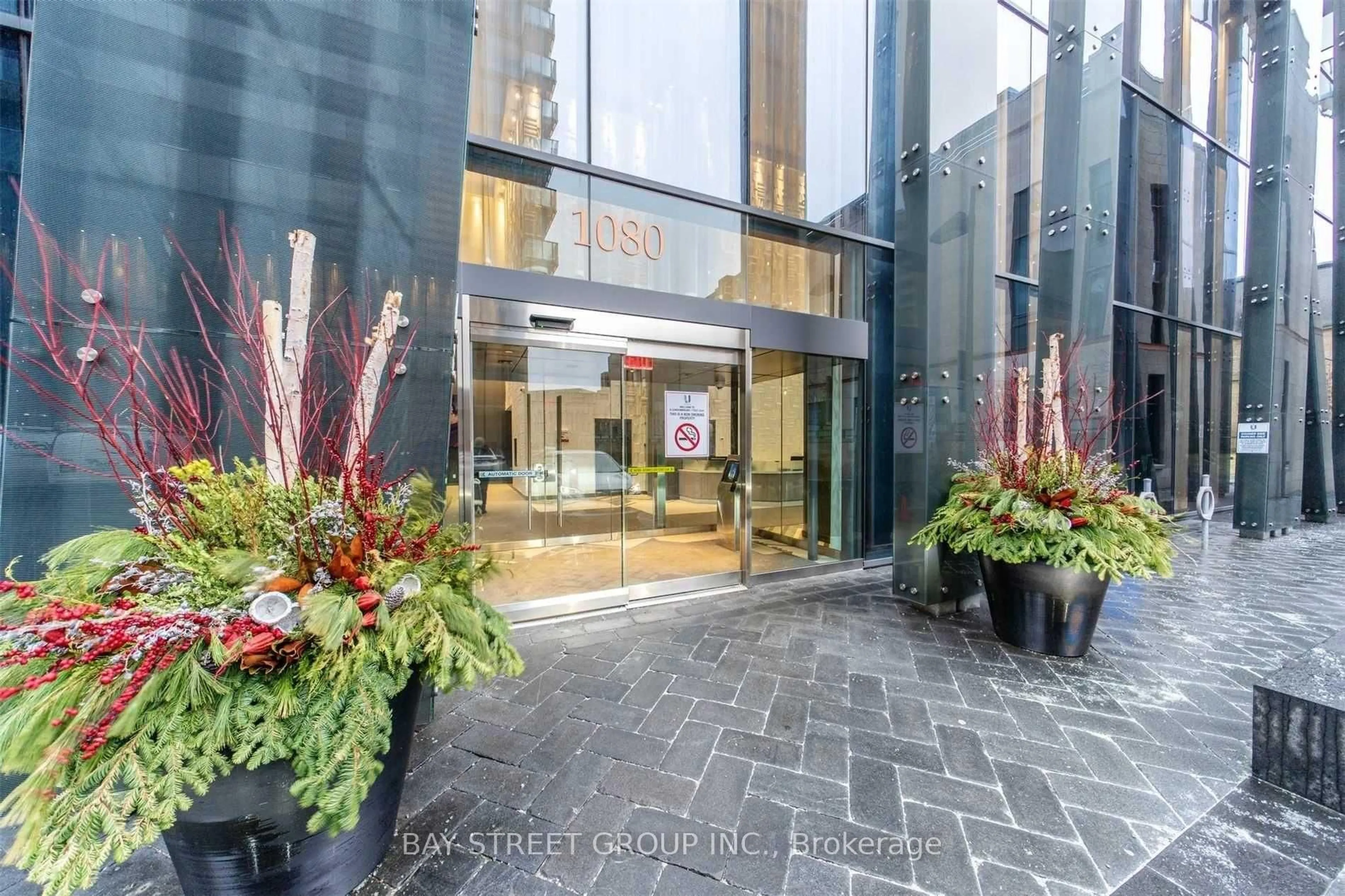 Indoor foyer for 1080 Bay St #1208, Toronto Ontario M5S 0A5