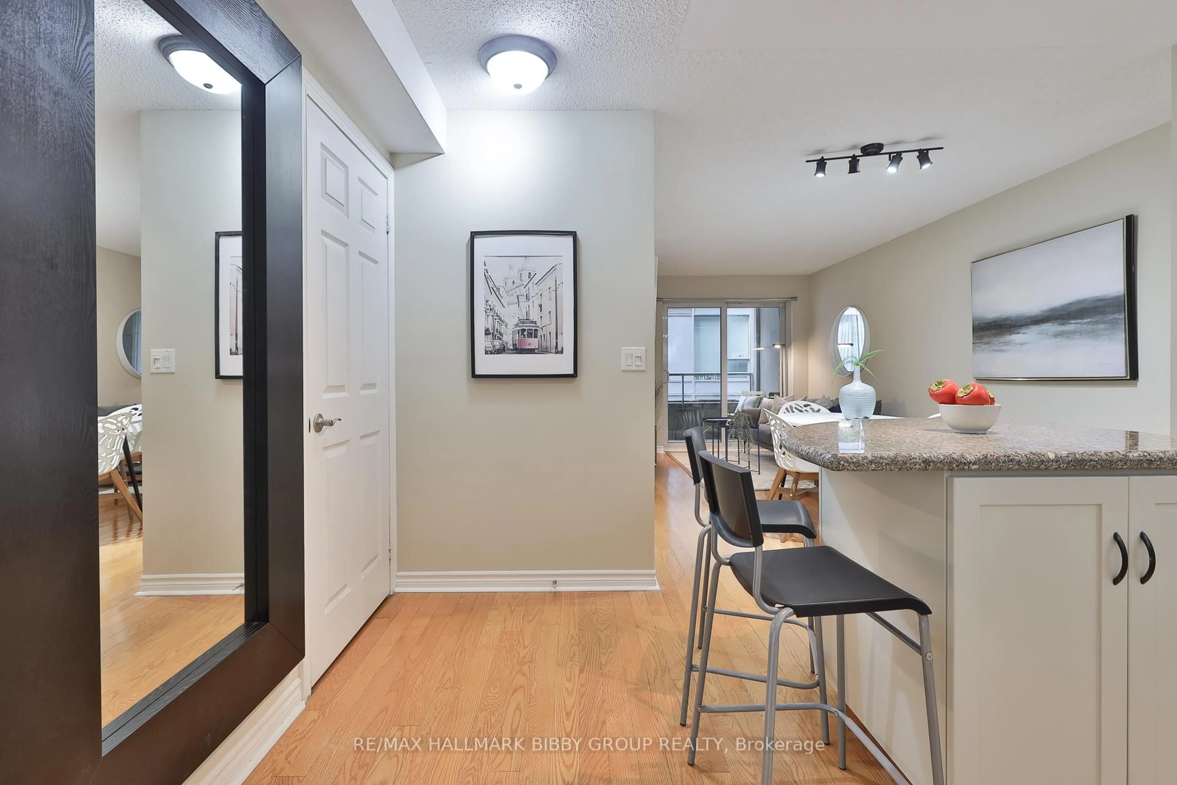 Indoor entryway for 250 Wellington St #642, Toronto Ontario M5V 3P6