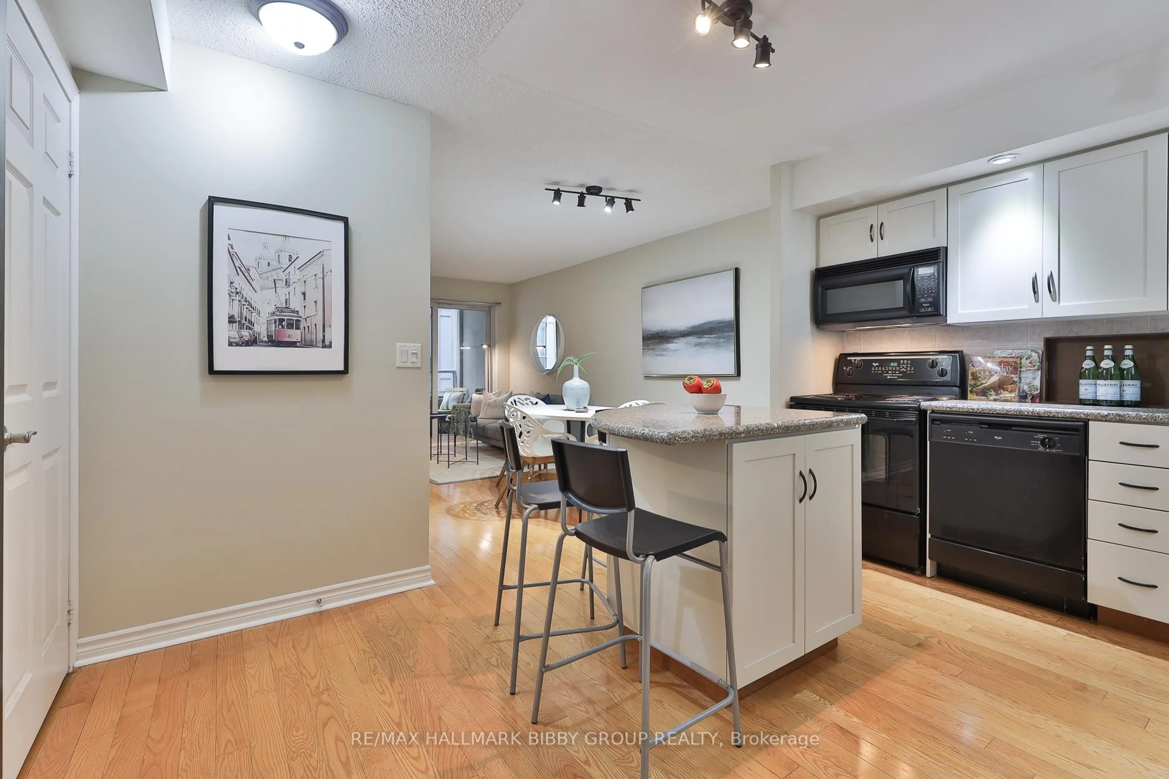 Open concept kitchen, unknown for 250 Wellington St #642, Toronto Ontario M5V 3P6