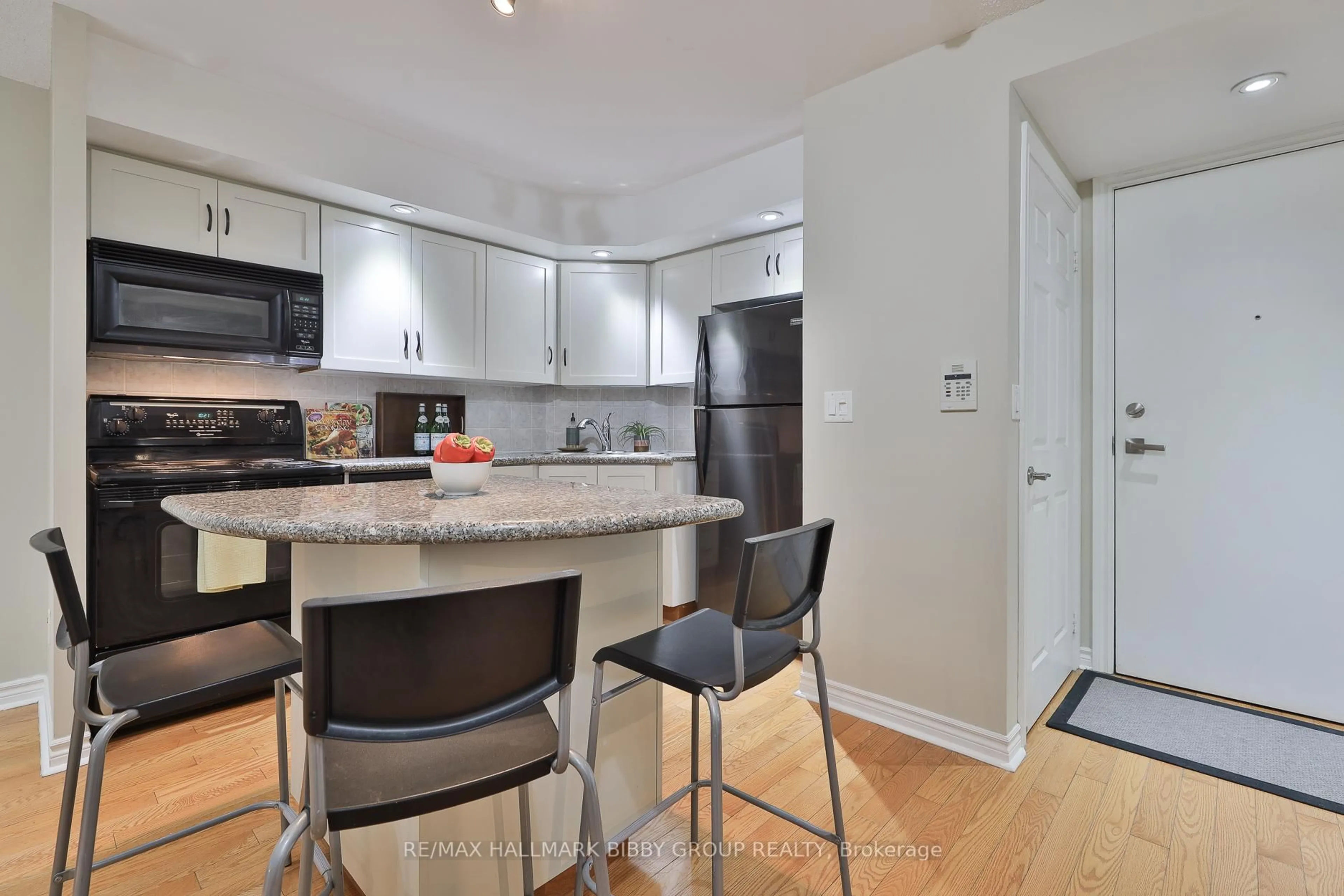 Open concept kitchen, unknown for 250 Wellington St #642, Toronto Ontario M5V 3P6