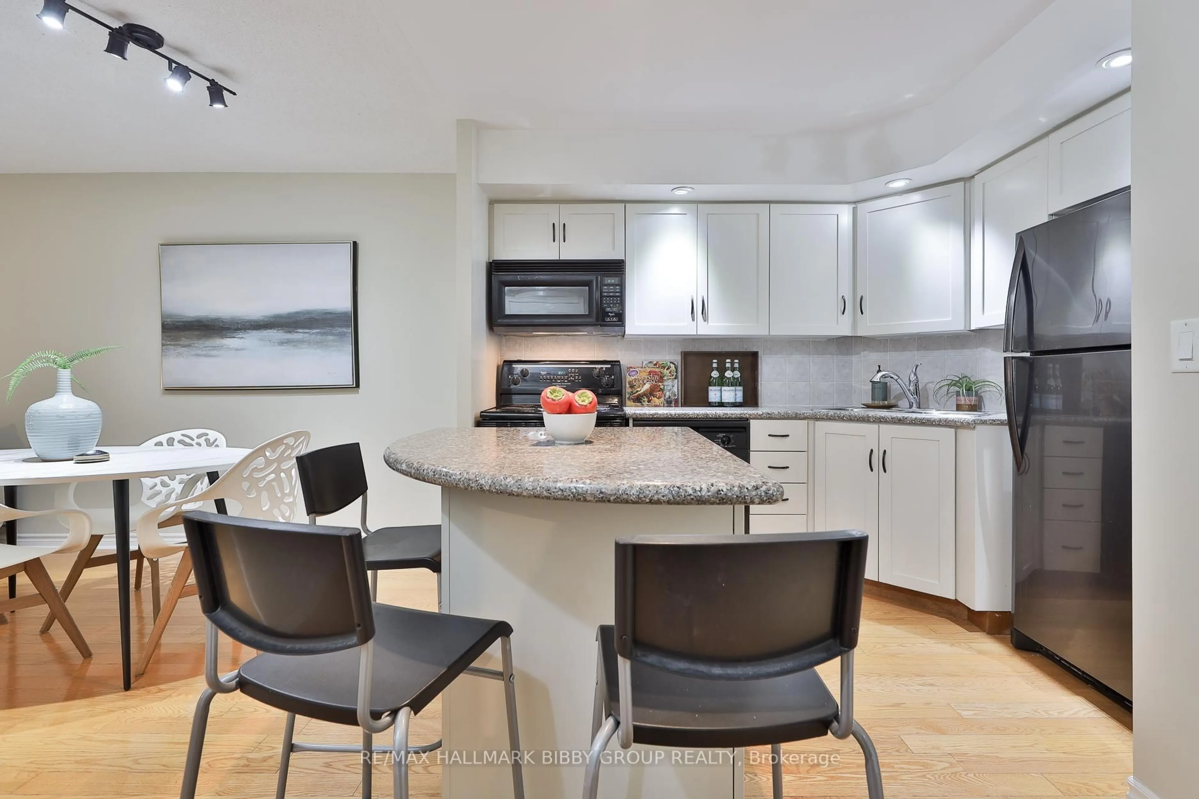Open concept kitchen, unknown for 250 Wellington St #642, Toronto Ontario M5V 3P6