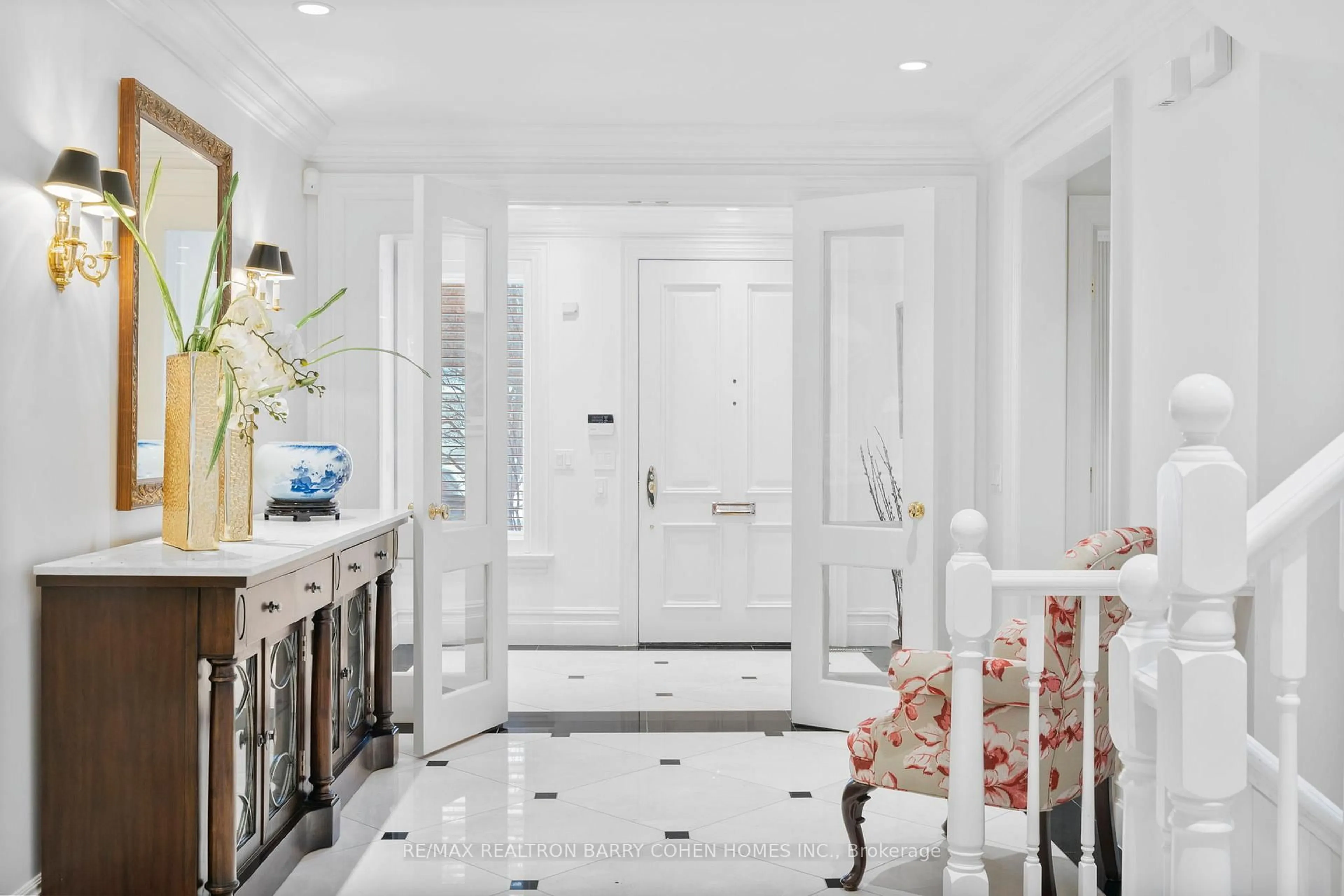 Indoor entryway for 7 Valleyanna Dr, Toronto Ontario M4N 1J7