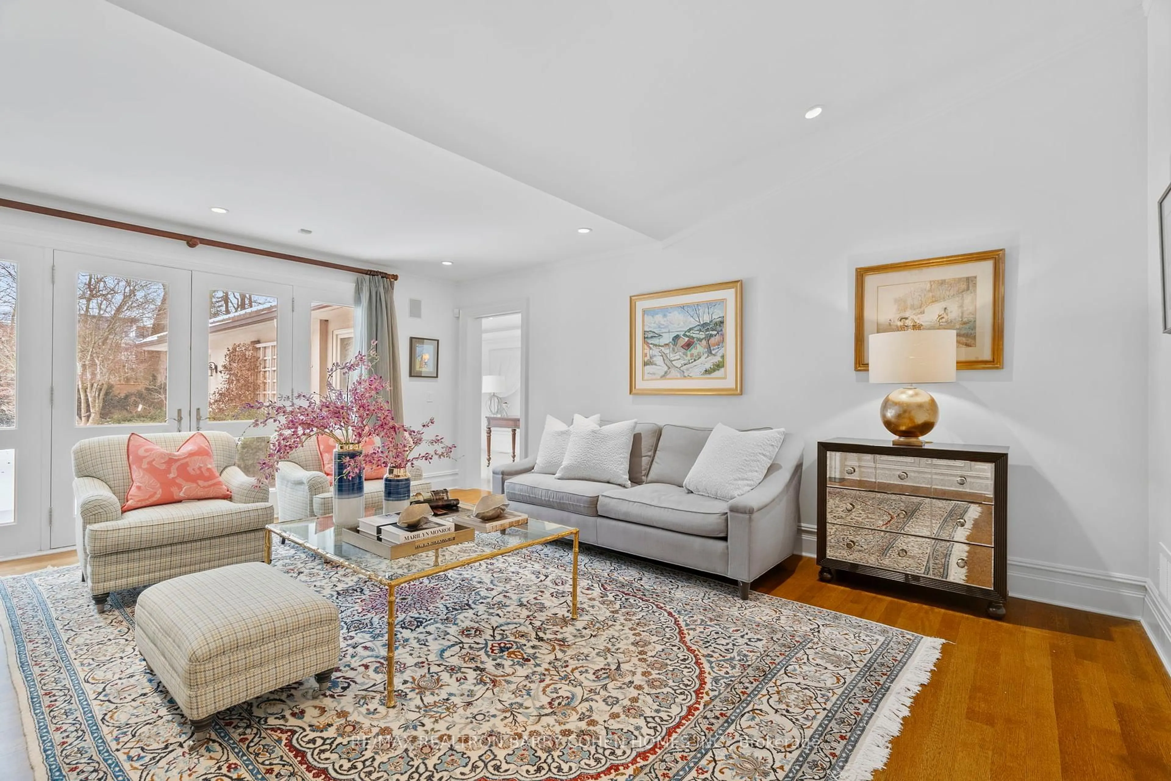 Living room with furniture, unknown for 7 Valleyanna Dr, Toronto Ontario M4N 1J7