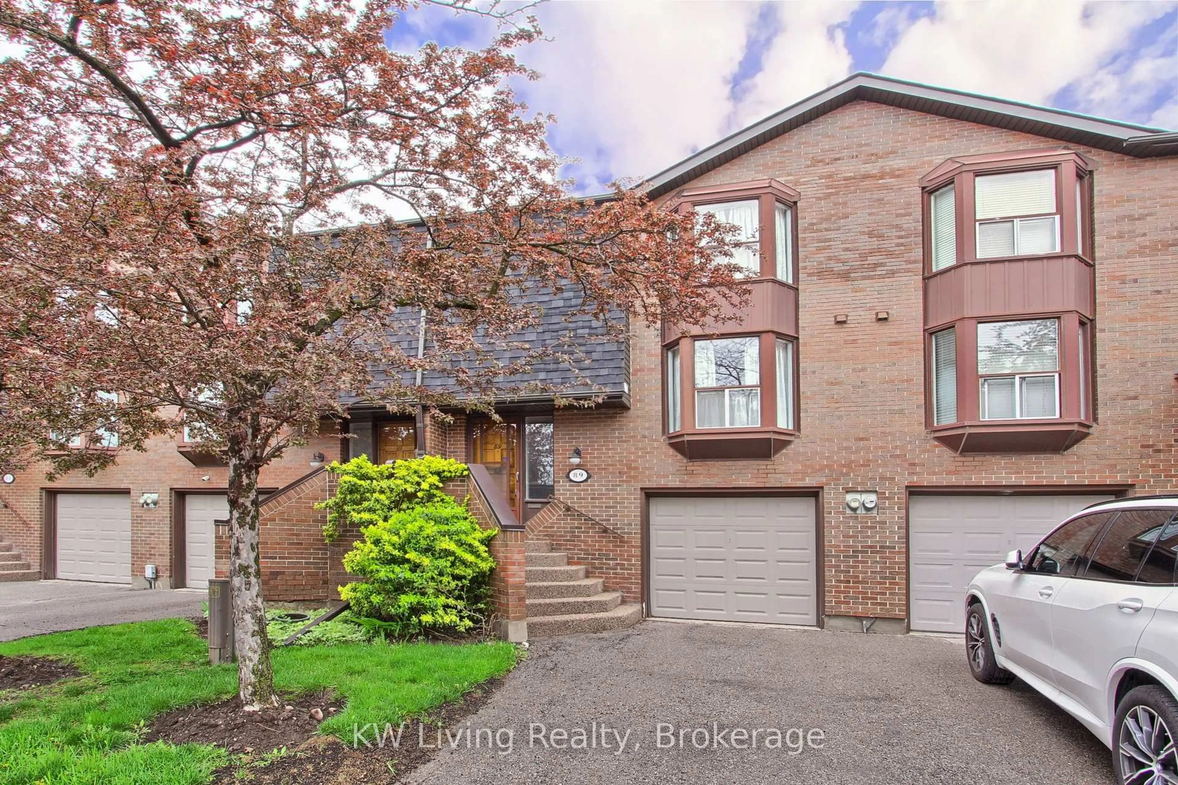 A pic from outside/outdoor area/front of a property/back of a property/a pic from drone, street for 89 Gypsy Roseway N/A, Toronto Ontario M2N 5Z1