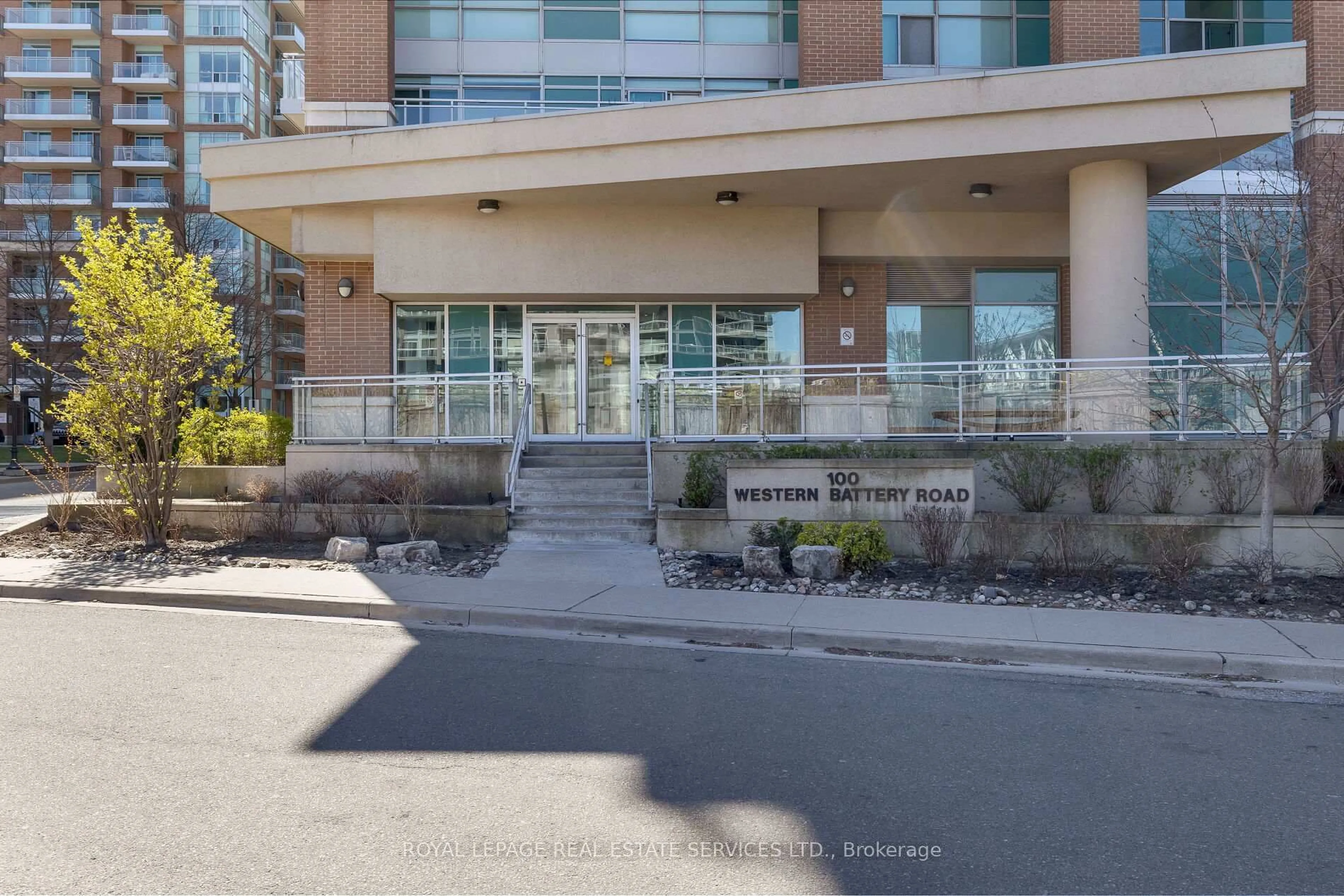 Indoor foyer for 100 Western Battery Rd #1203, Toronto Ontario M6K 3S2