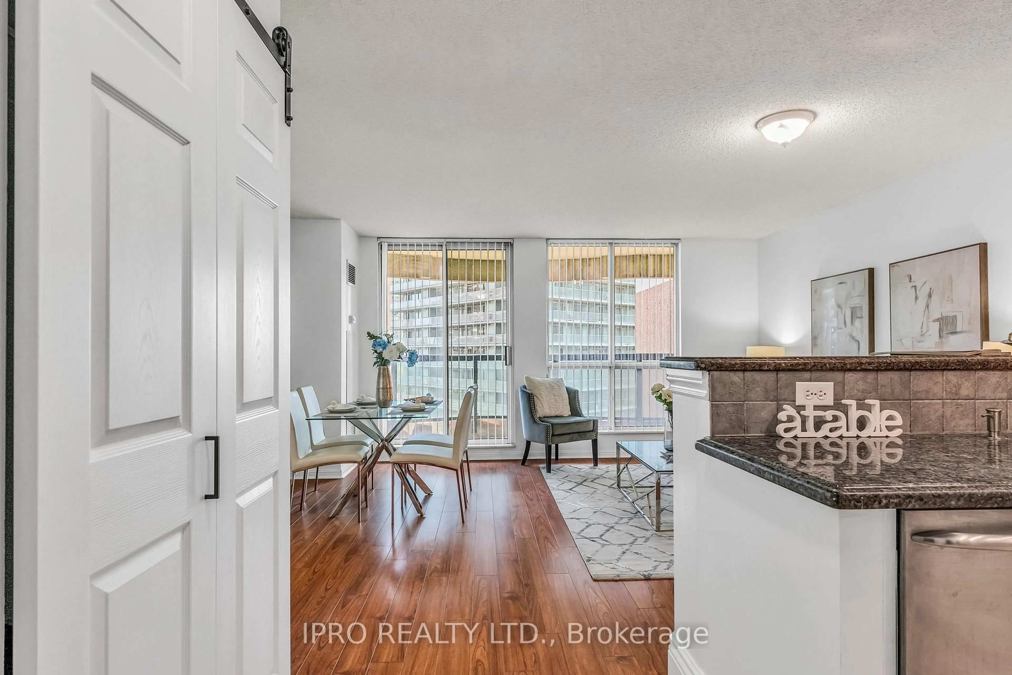 Indoor entryway for 23 Lorraine Dr #813, Toronto Ontario M2N 6Z6