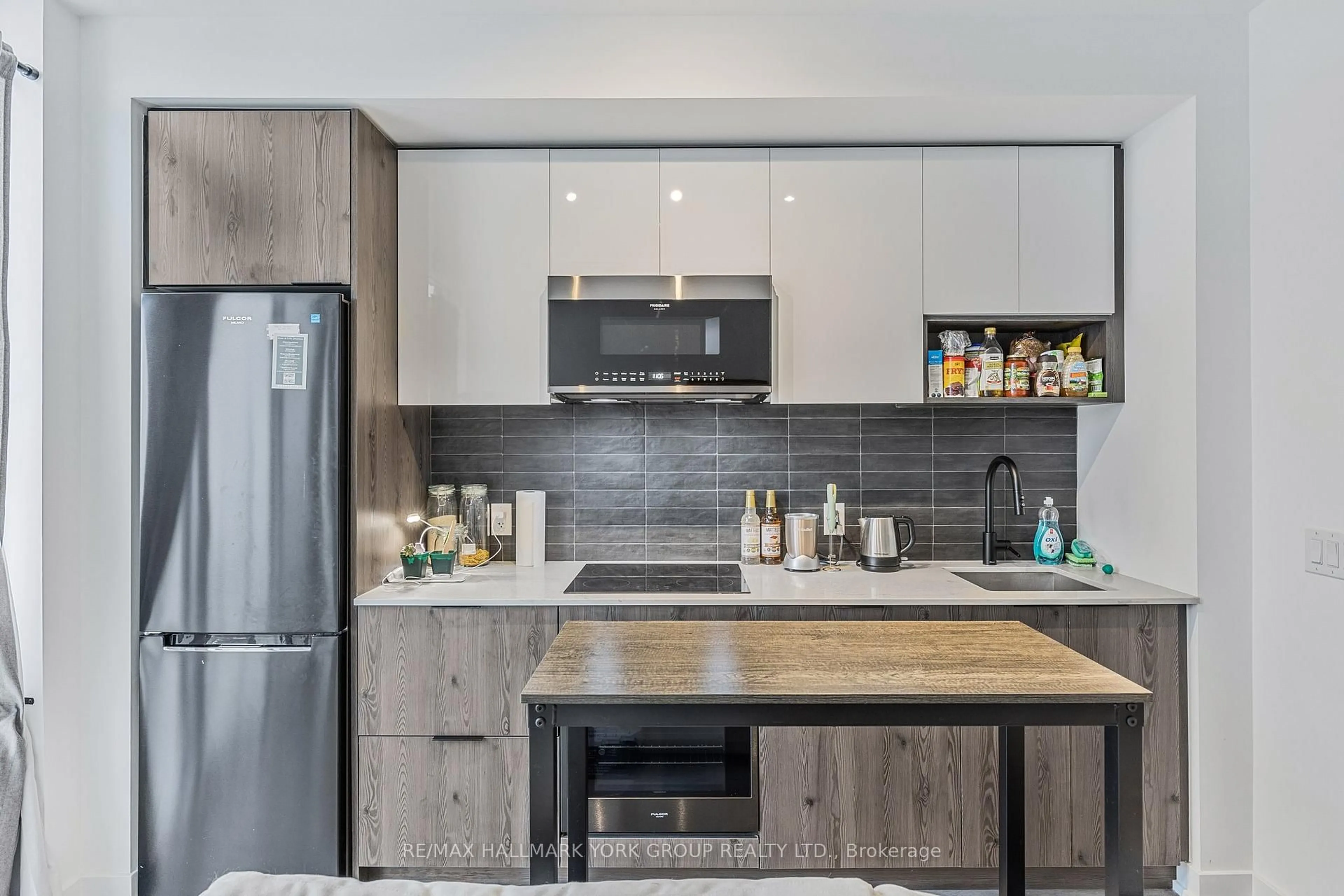 Contemporary kitchen, ceramic/tile floor for 5 Defries St #1112, Toronto Ontario M5A 0W7