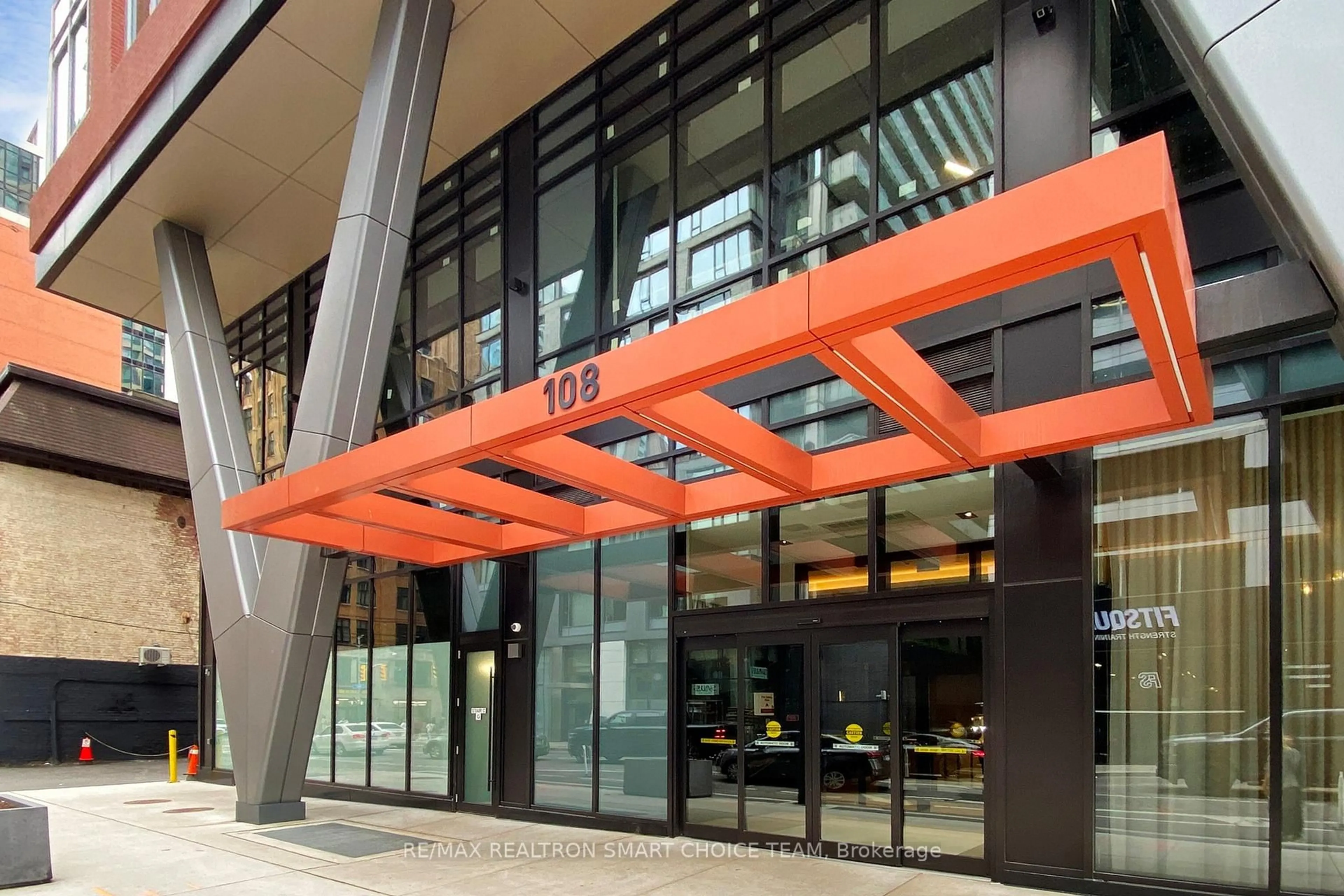 Indoor foyer for 108 Peter St #2905, Toronto Ontario M5V 0W2