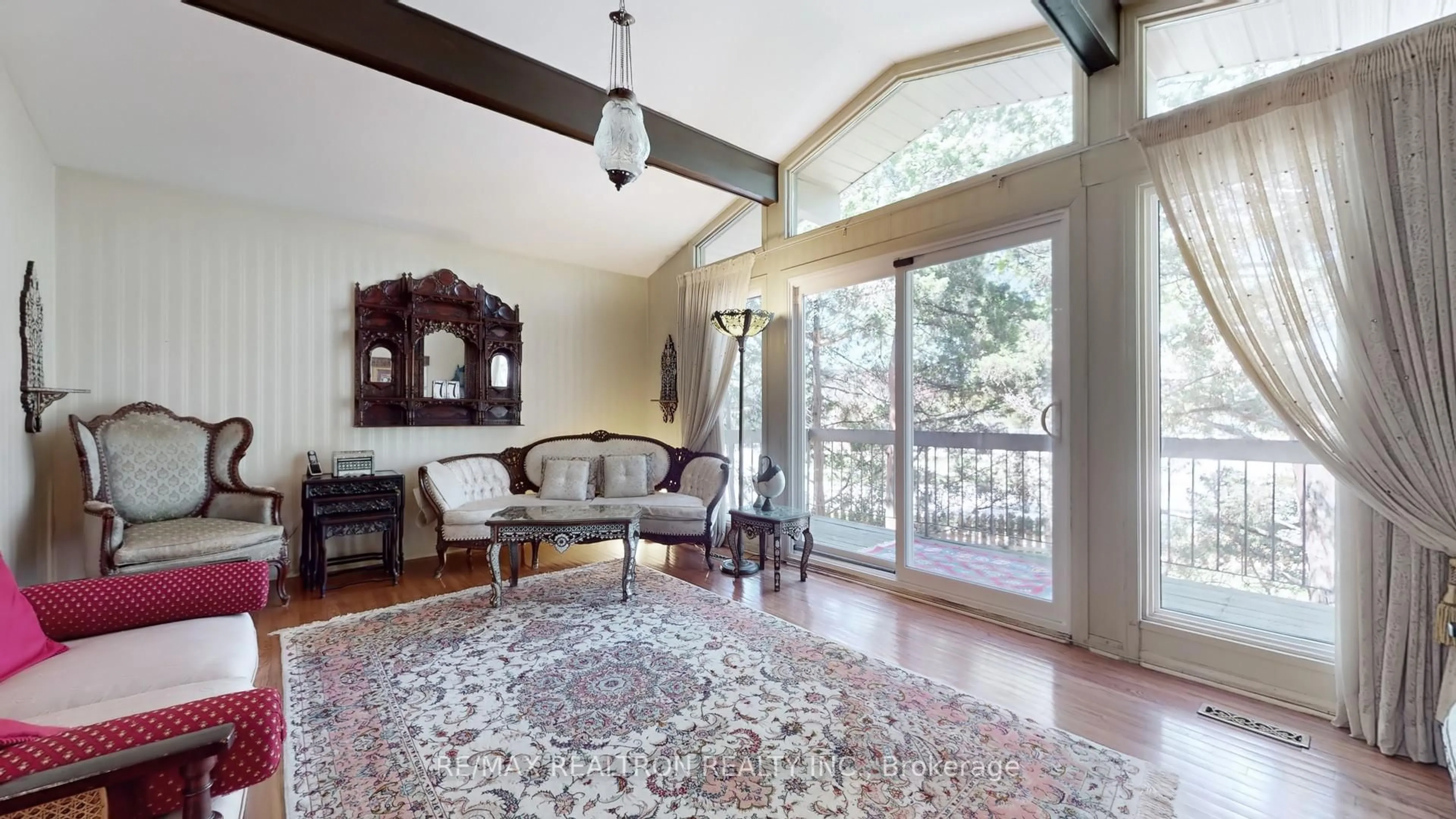 Indoor foyer for 77 Margaret Ave, Toronto Ontario M2J 4C4