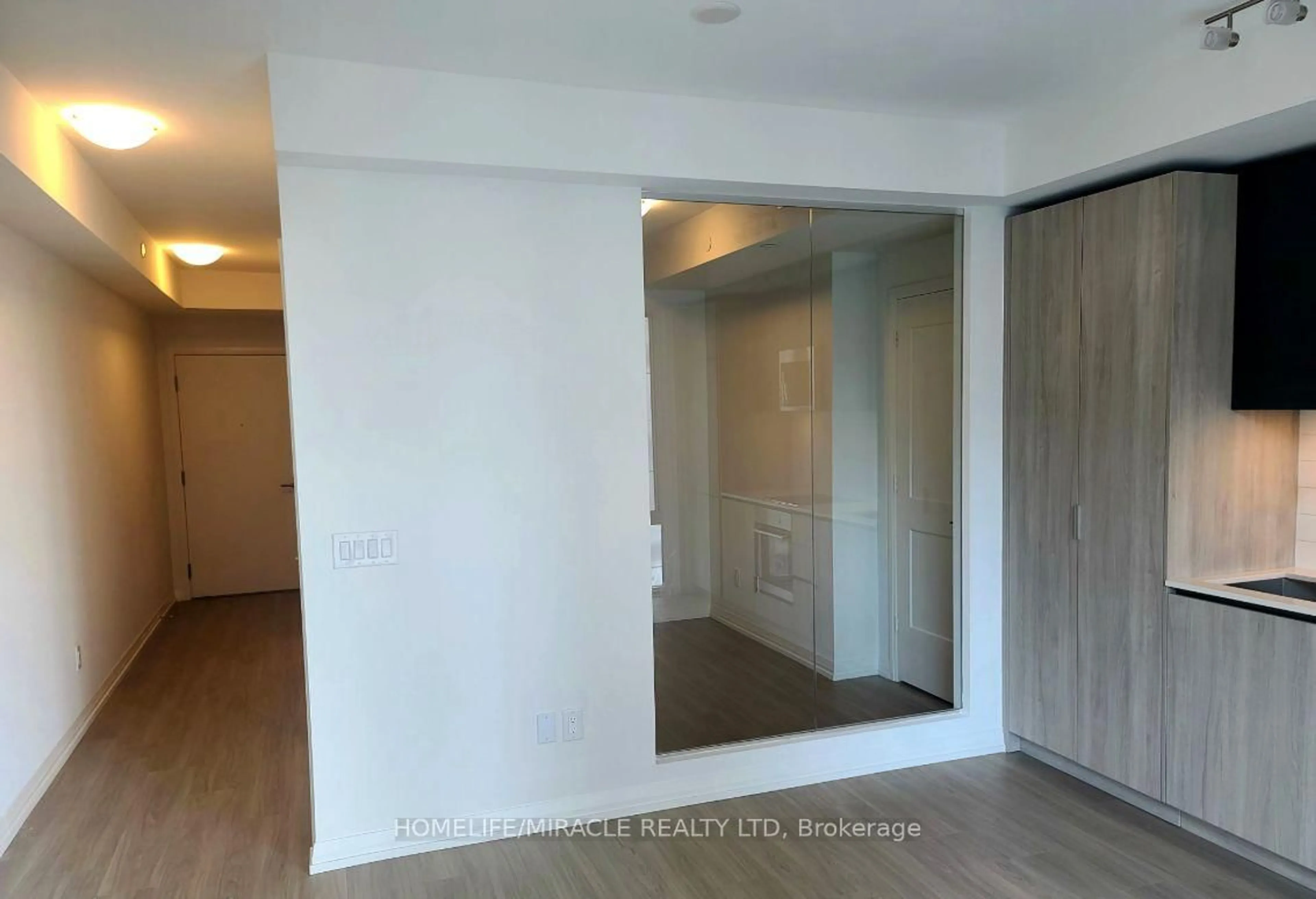 Unknown for 28 Widmer St #3521, Toronto Ontario M5V 0W6