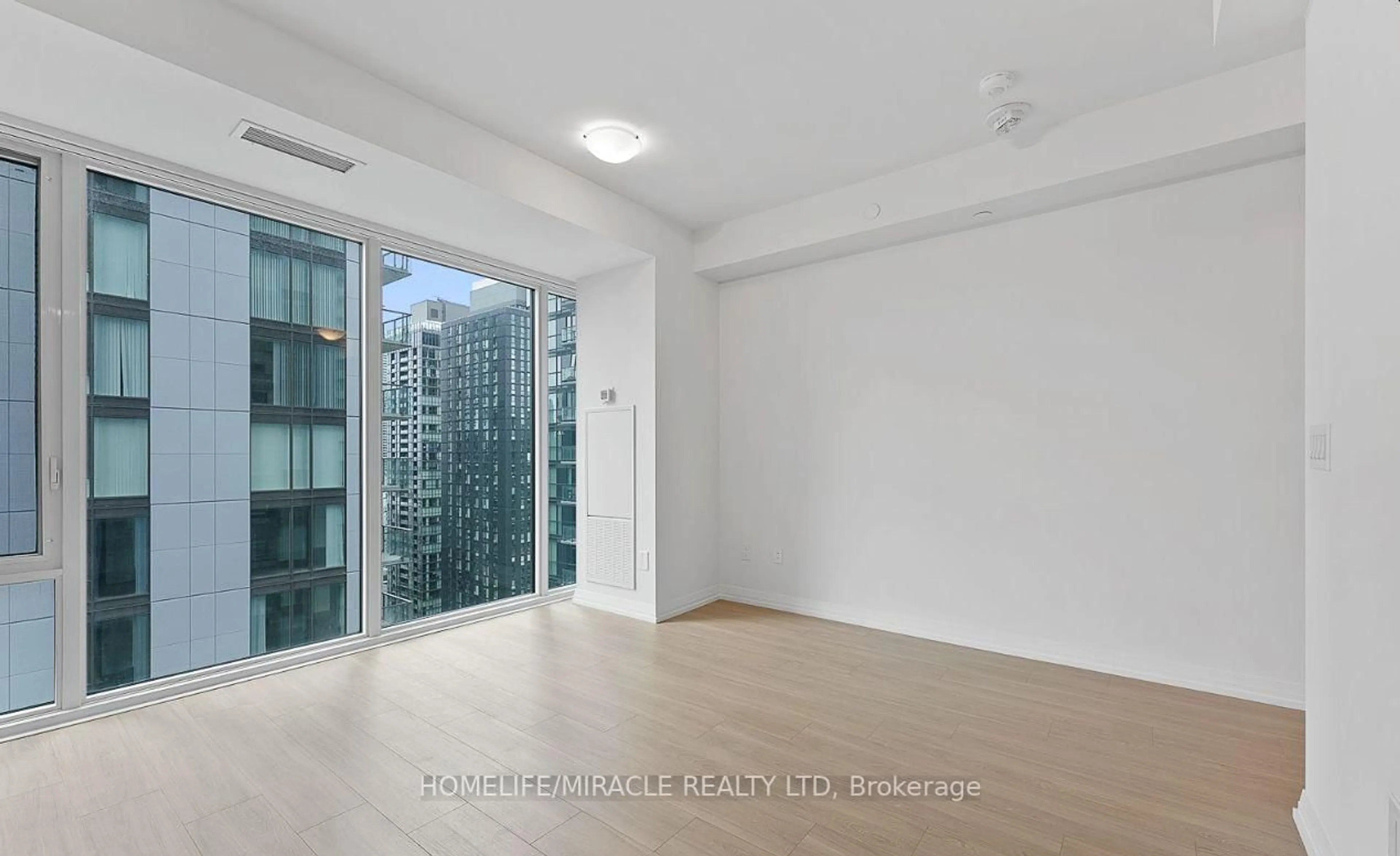 Unknown for 28 Widmer St #3521, Toronto Ontario M5V 0W6