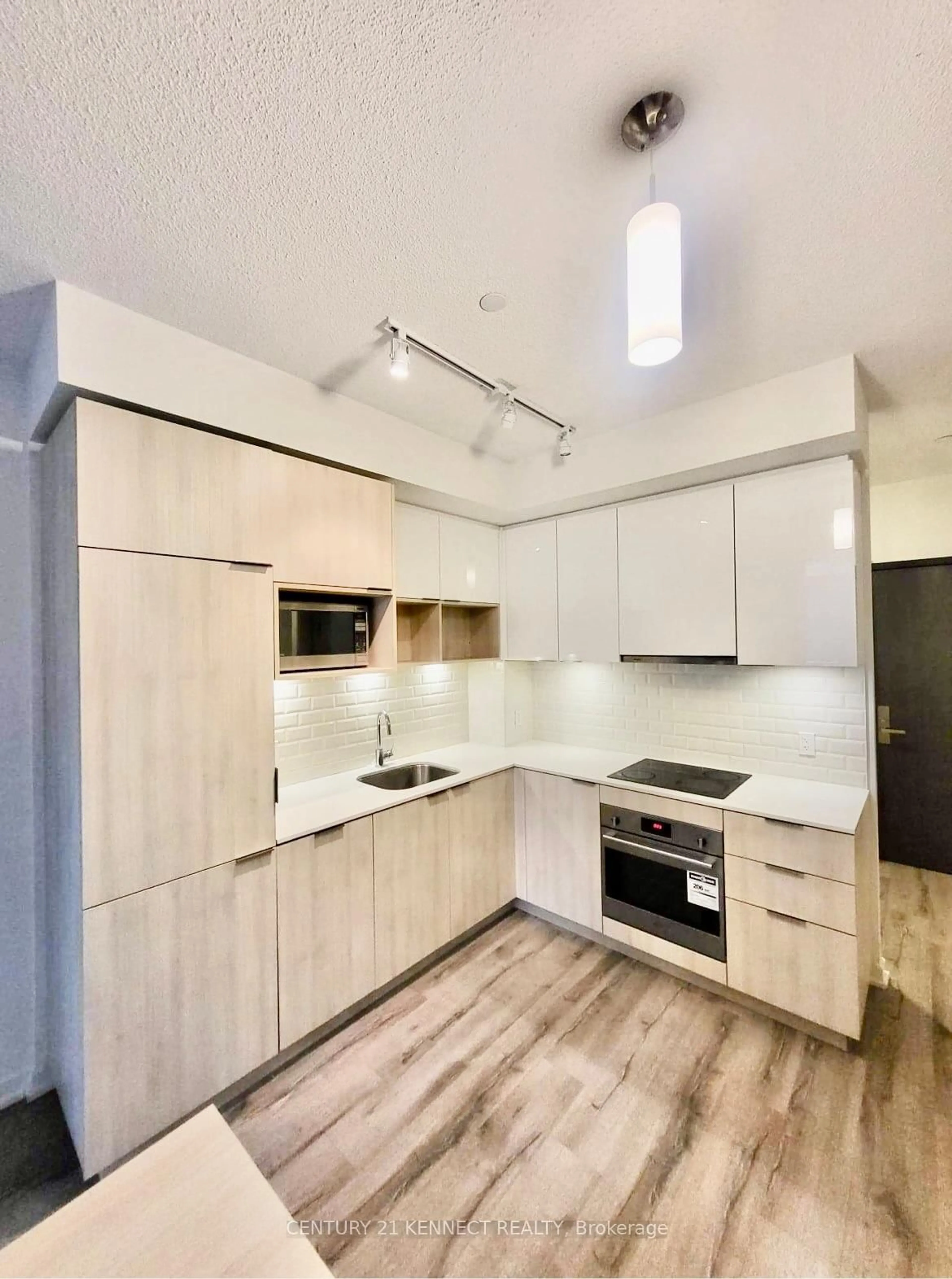 Standard kitchen, wood/laminate floor for 52 Forest Manor Rd #613, Toronto Ontario M2J 0E2