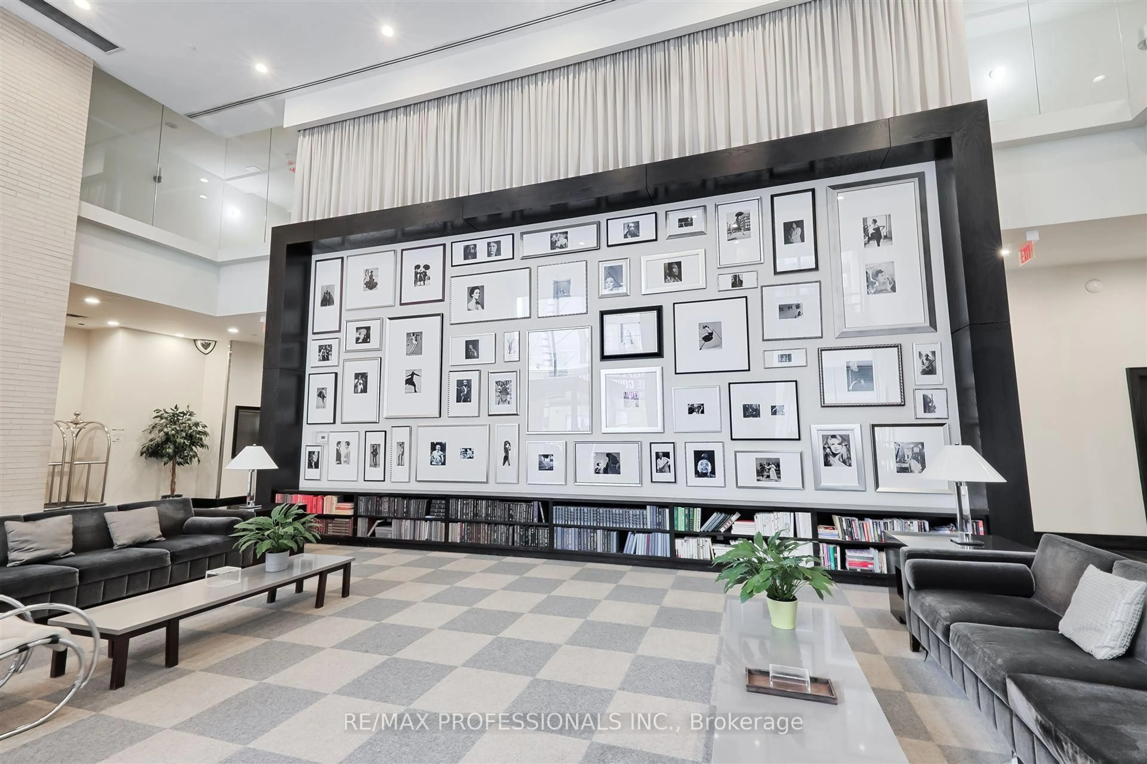 Lobby for 438 King St #1707, Toronto Ontario M5V 3T9