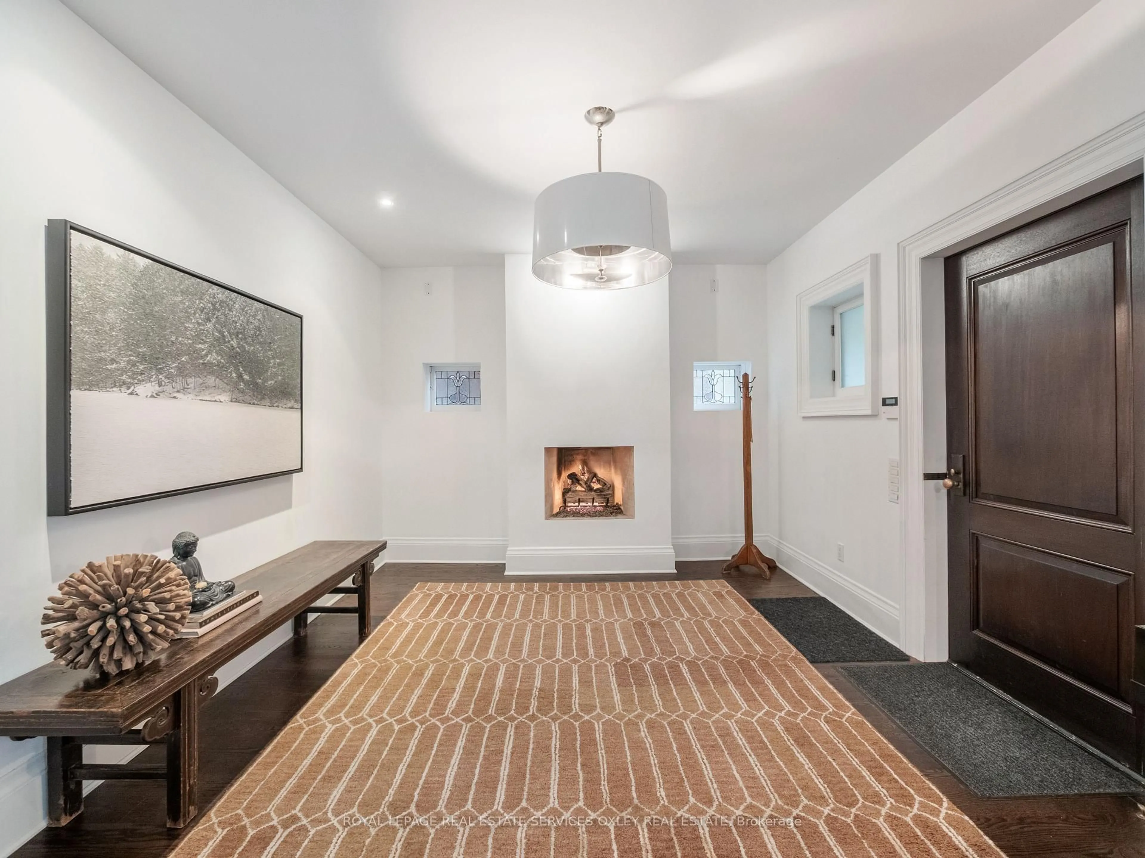 Indoor entryway for 24 St Andrews Gdns, Toronto Ontario M4W 2E1