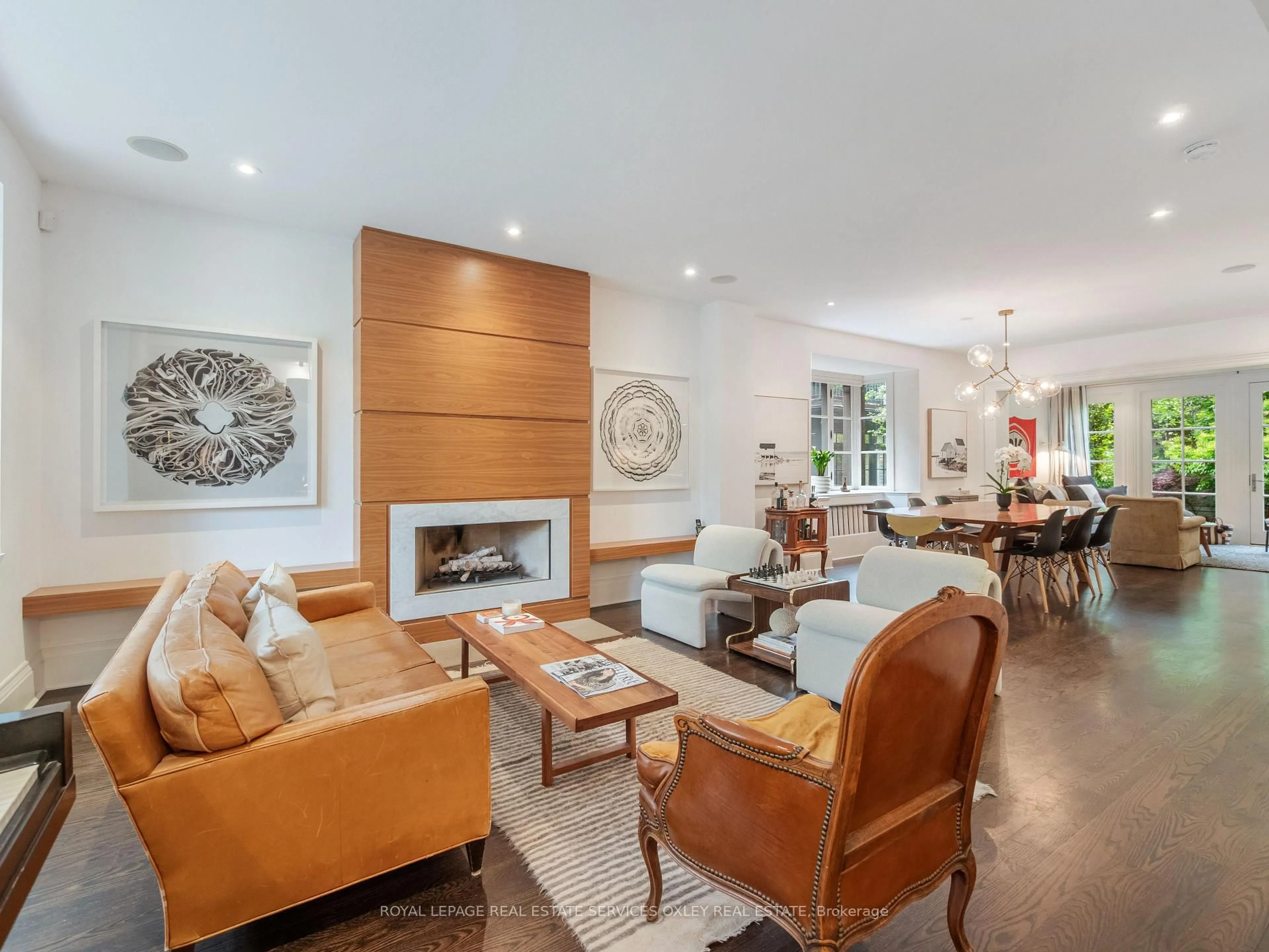 Living room with furniture, unknown for 24 St Andrews Gdns, Toronto Ontario M4W 2E1