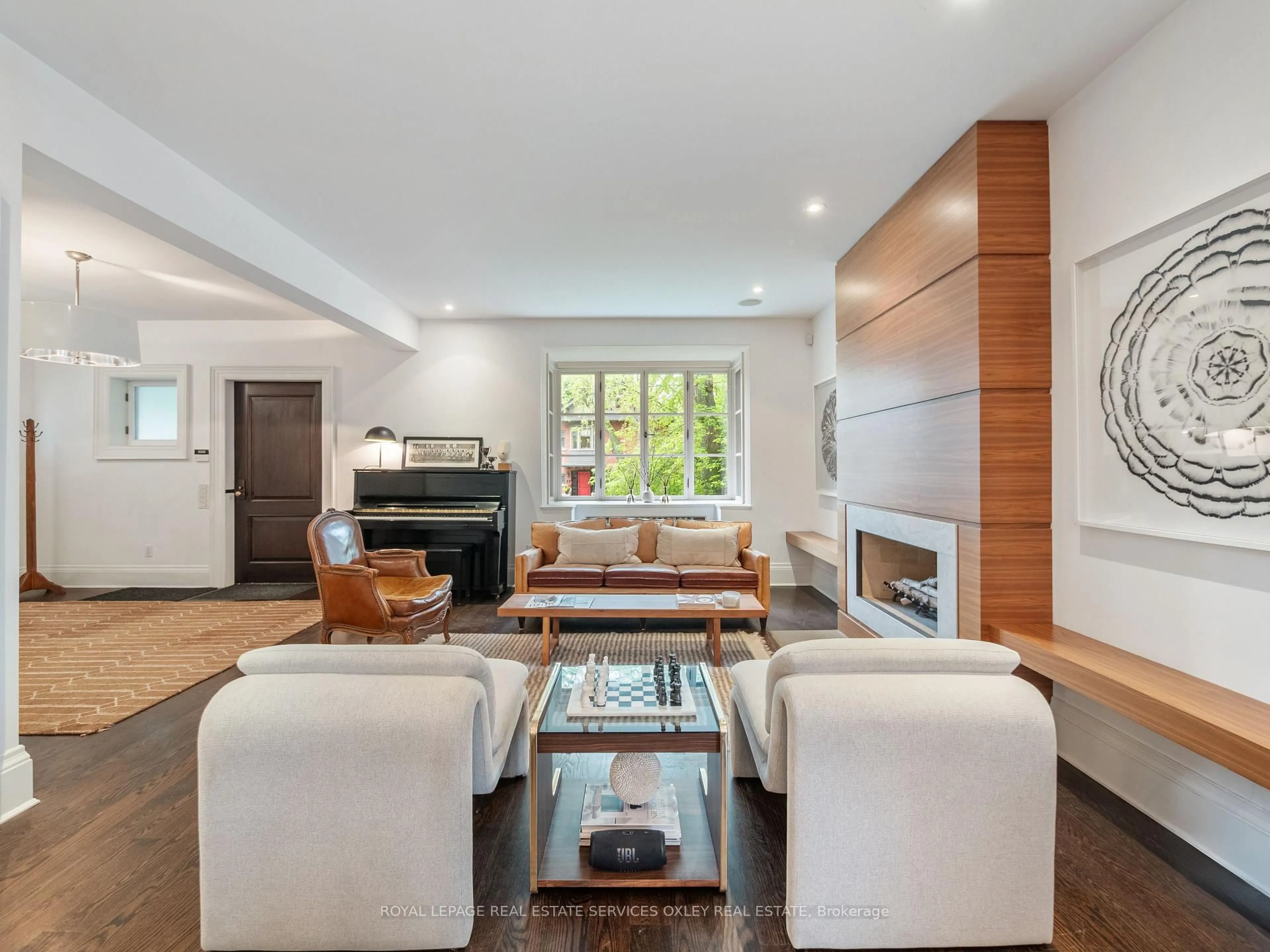 Living room with furniture, unknown for 24 St Andrews Gdns, Toronto Ontario M4W 2E1