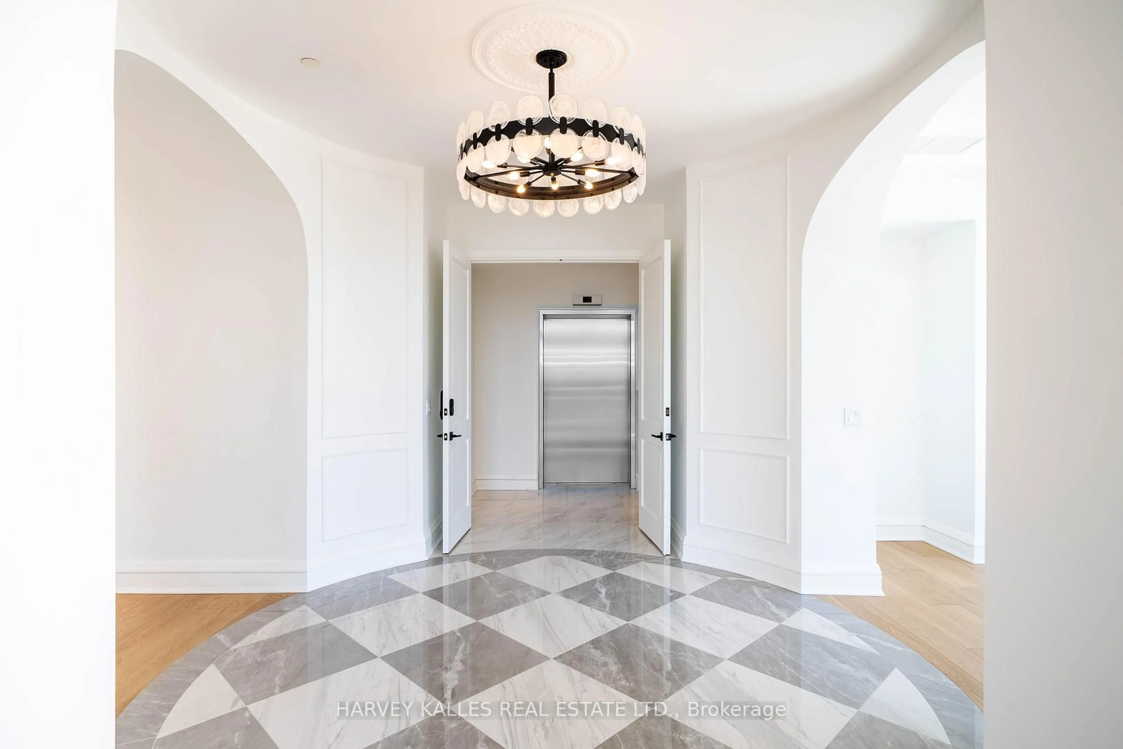 Indoor foyer for 2010 Bathurst St #6A, Toronto Ontario M5P 0A8