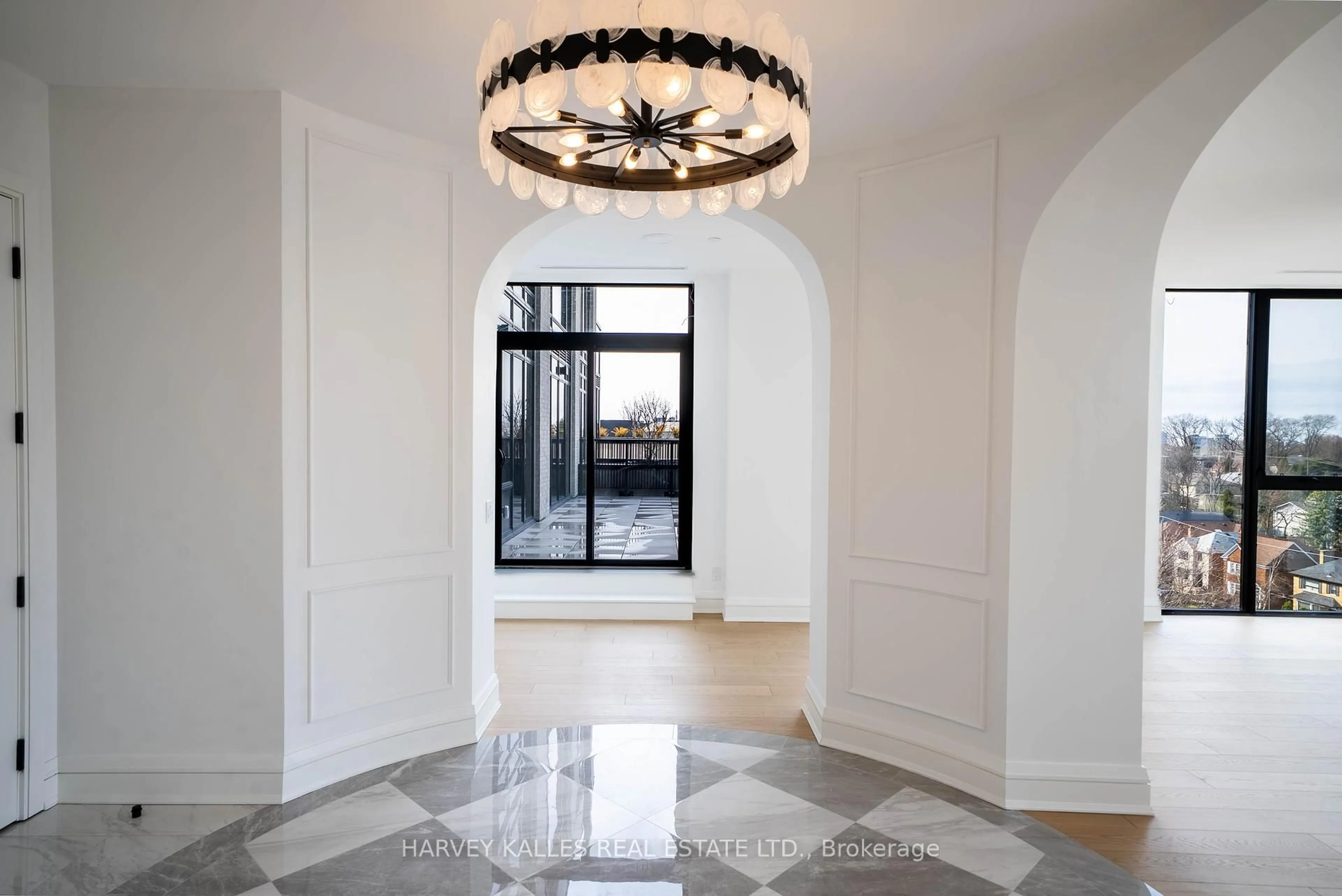 Indoor foyer for 2010 Bathurst St #6A, Toronto Ontario M5P 0A8