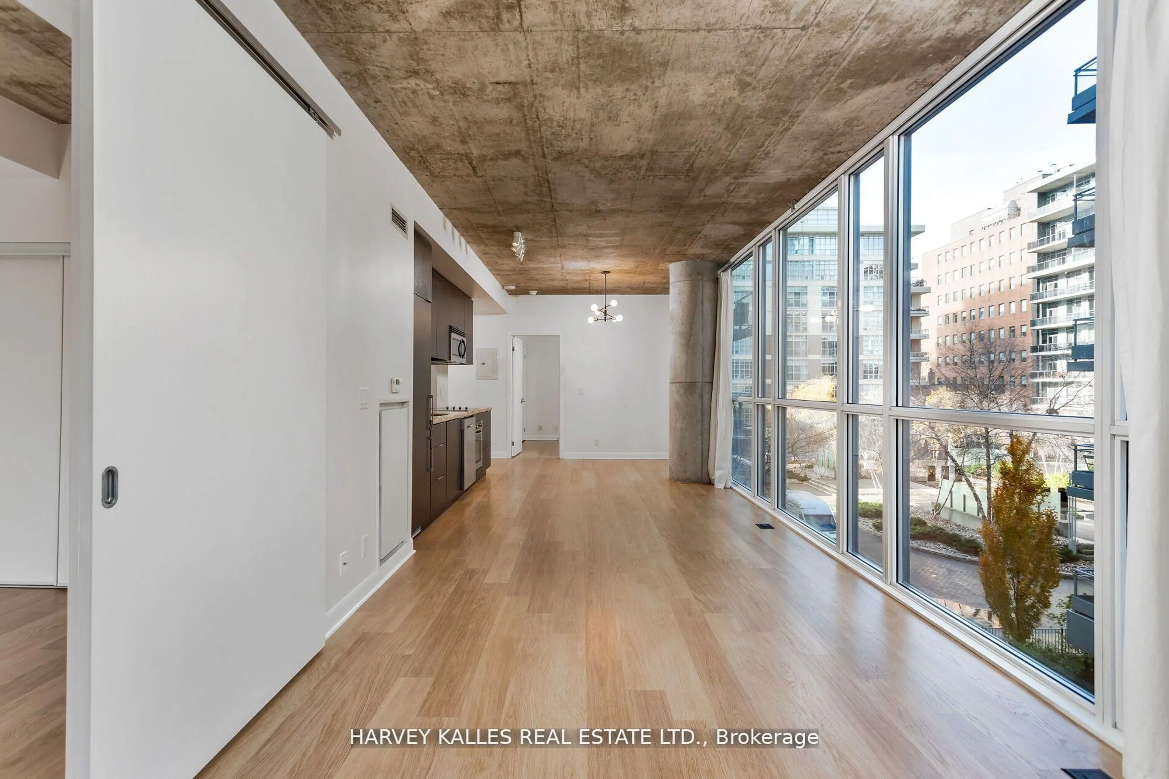 Indoor entryway for 478 King St #301, Toronto Ontario M5V 0A8
