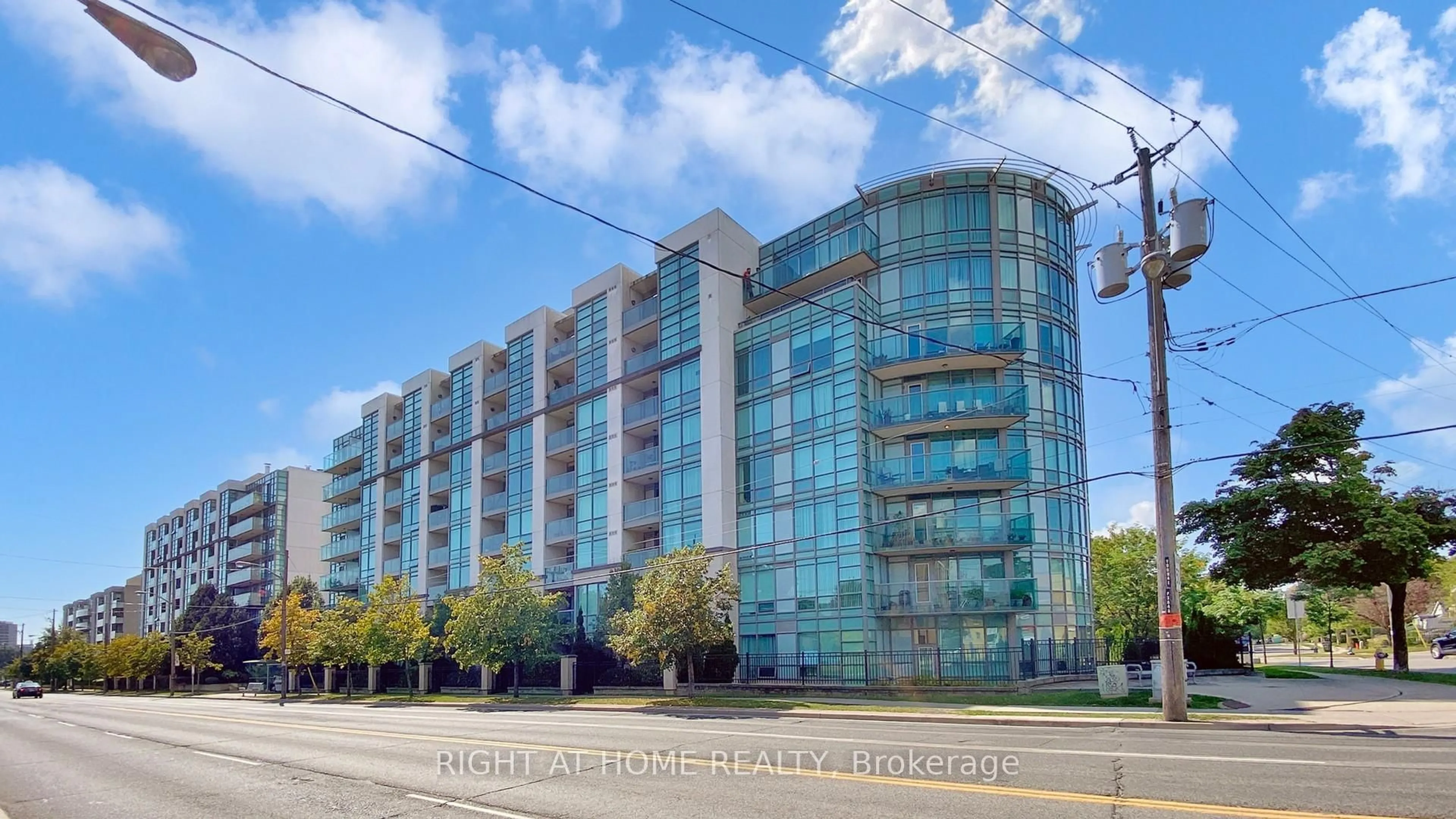 Blurry image for 3840 Bathurst St #609, Toronto Ontario M3H 6C6