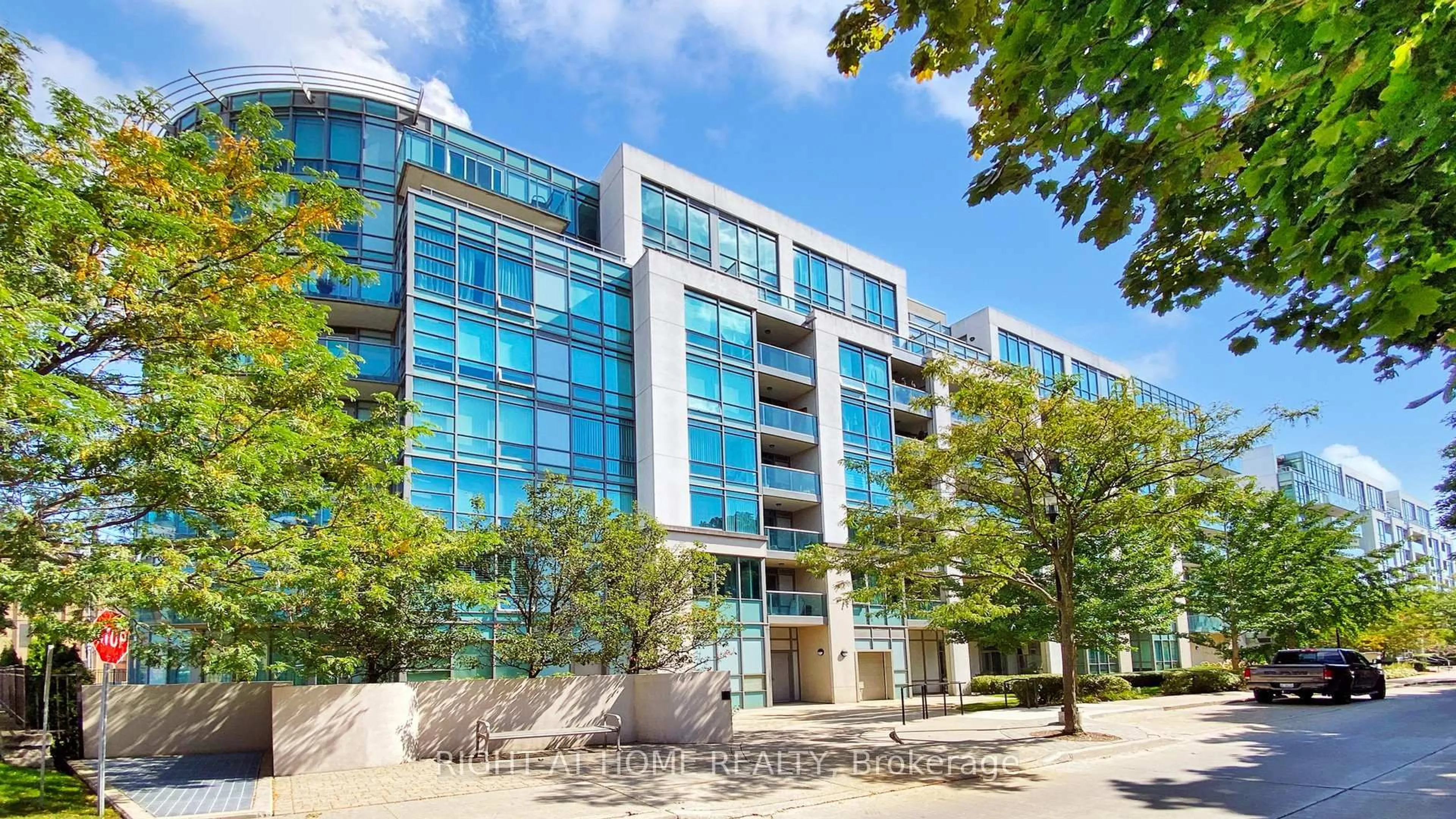 Indoor foyer for 3840 Bathurst St #609, Toronto Ontario M3H 6C6