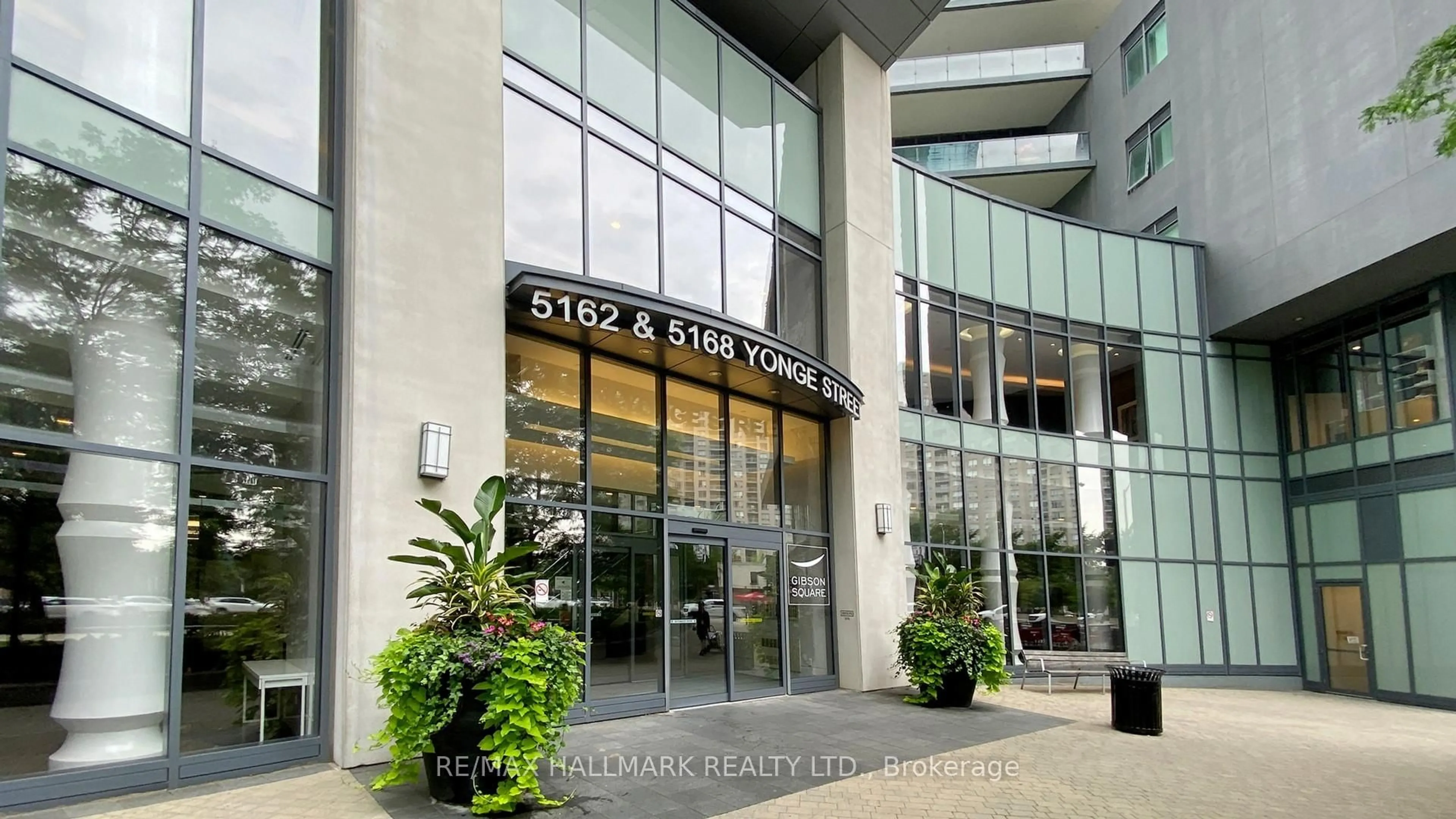 Indoor foyer for 5168 YONGE St #711, Toronto Ontario M2N 0G1