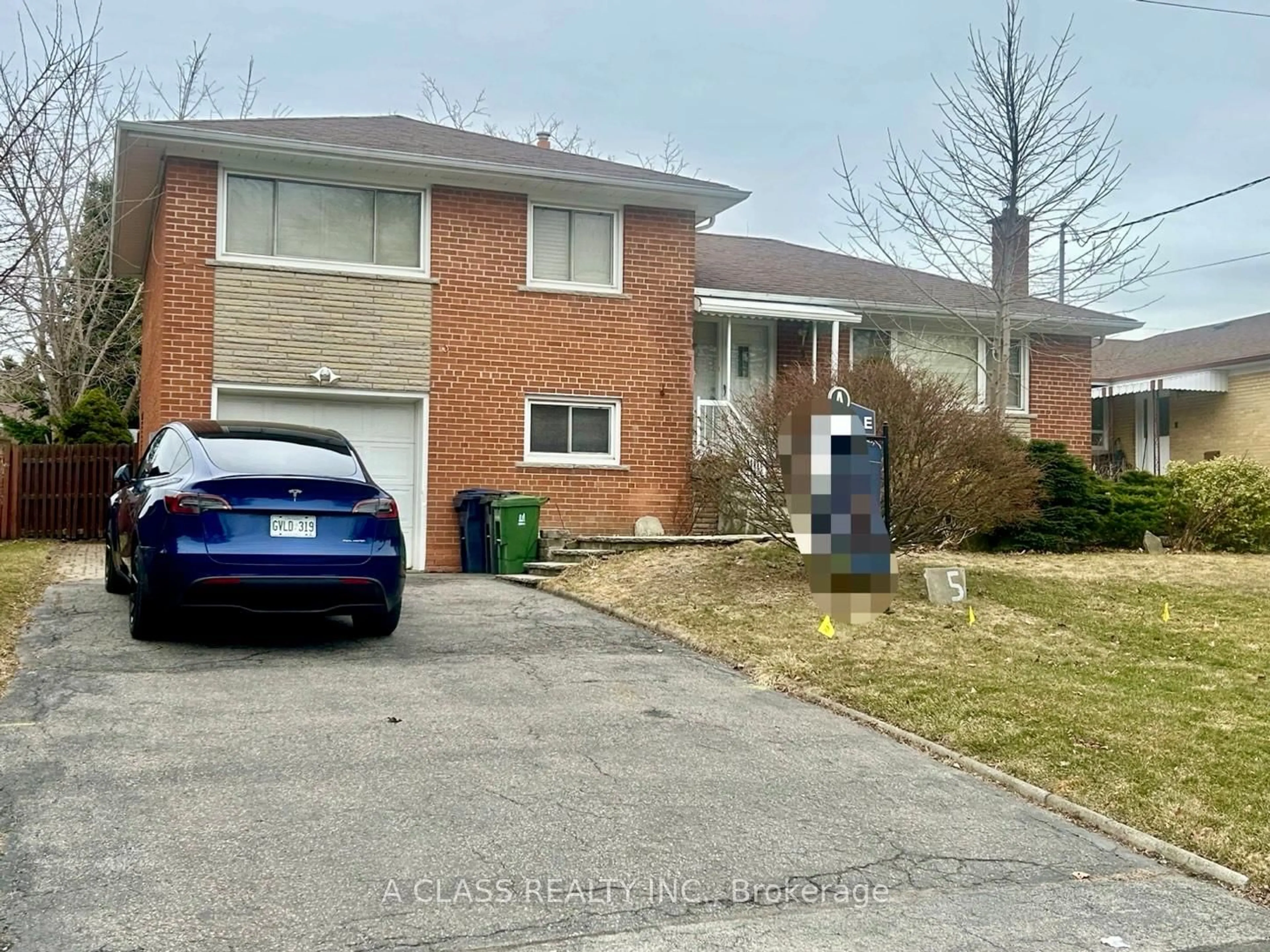 Home with brick exterior material, street for 5 Silverview Dr, Toronto Ontario M2M 2B2