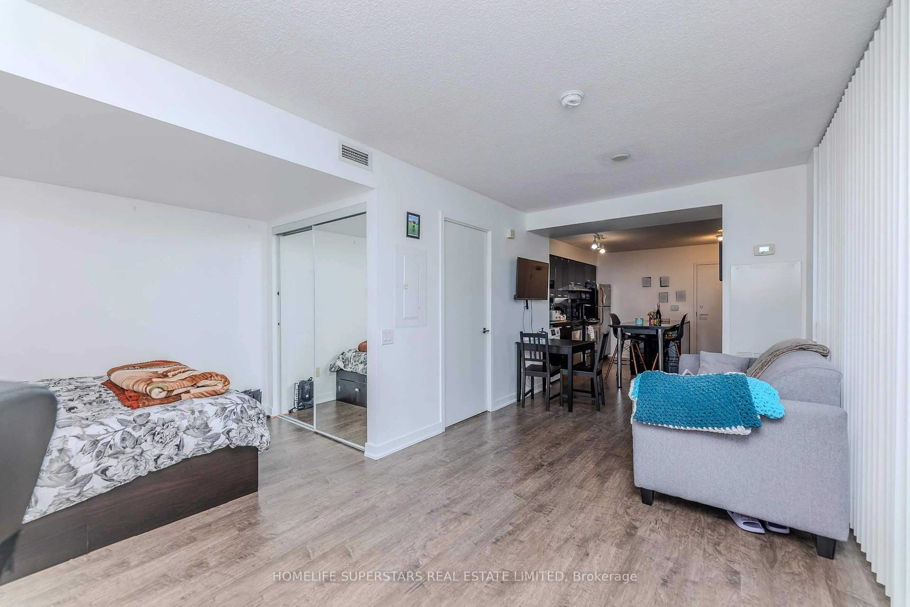 Living room with furniture, unknown for 19 Singer Crt #601 A, Toronto Ontario M2K 0B2
