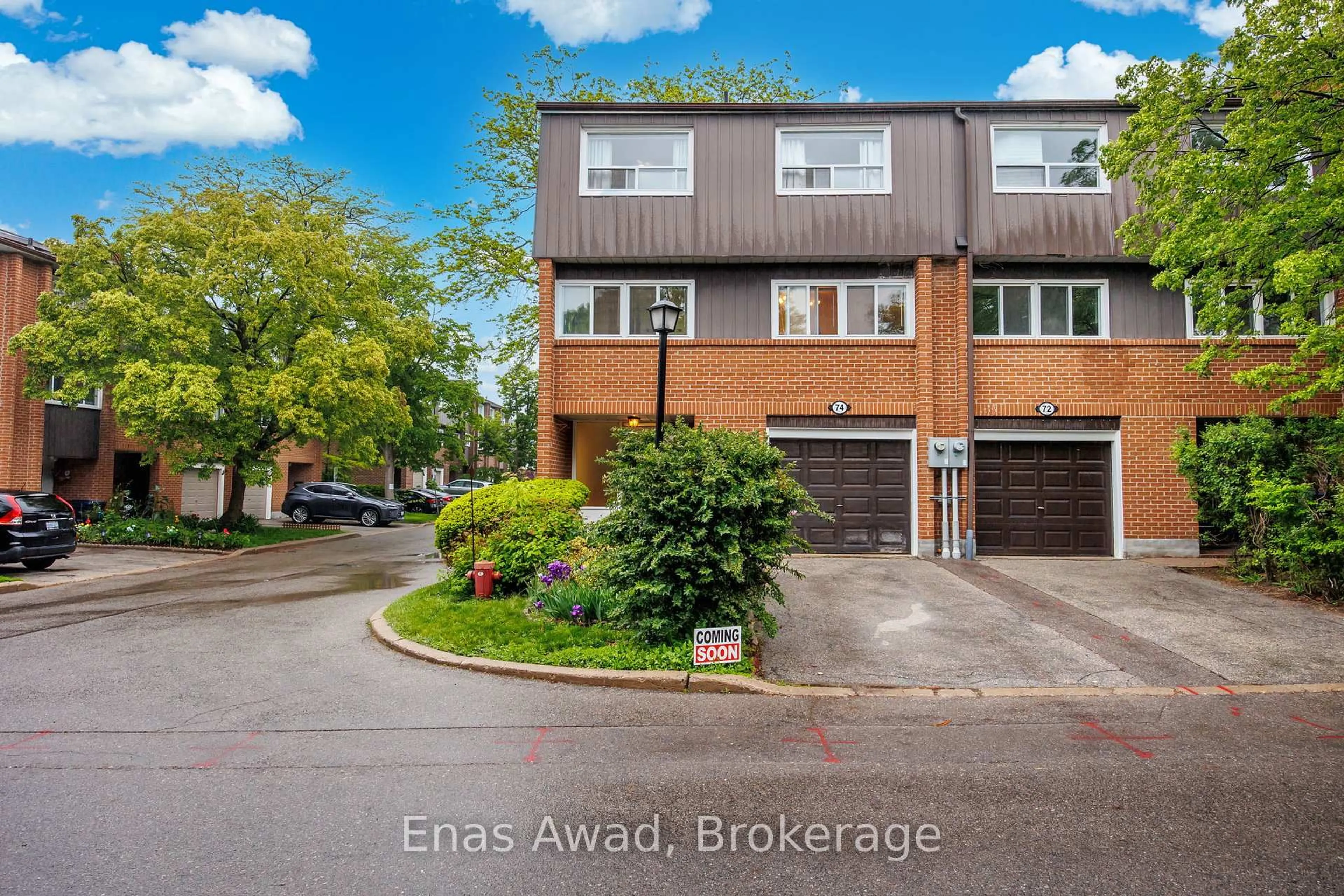 A pic from outside/outdoor area/front of a property/back of a property/a pic from drone, street for 74 Black Hawk Way, Toronto Ontario M2R 3L8