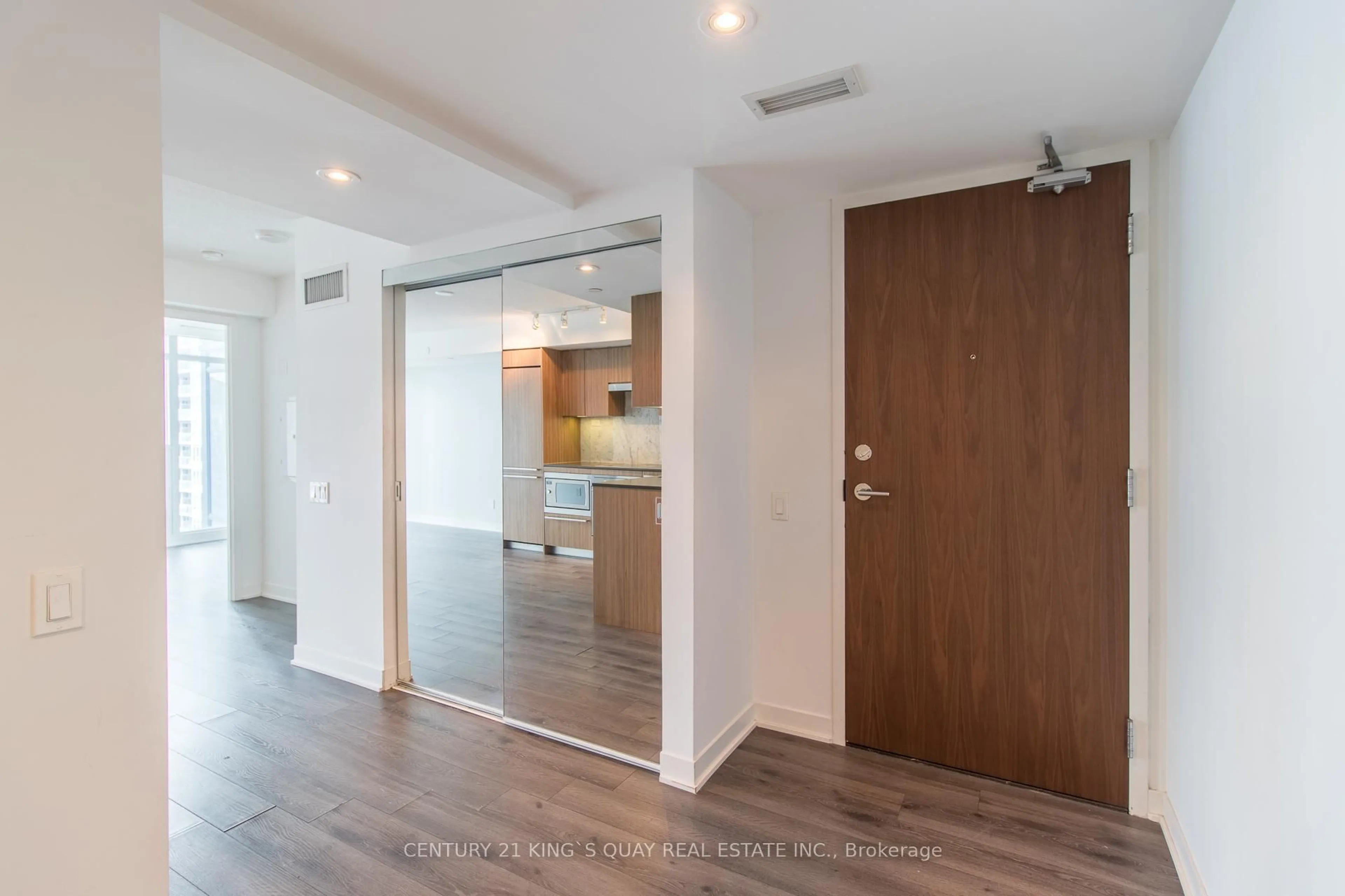 Indoor entryway for 70 Queens Wharf Rd #3101, Toronto Ontario M5V 0J2