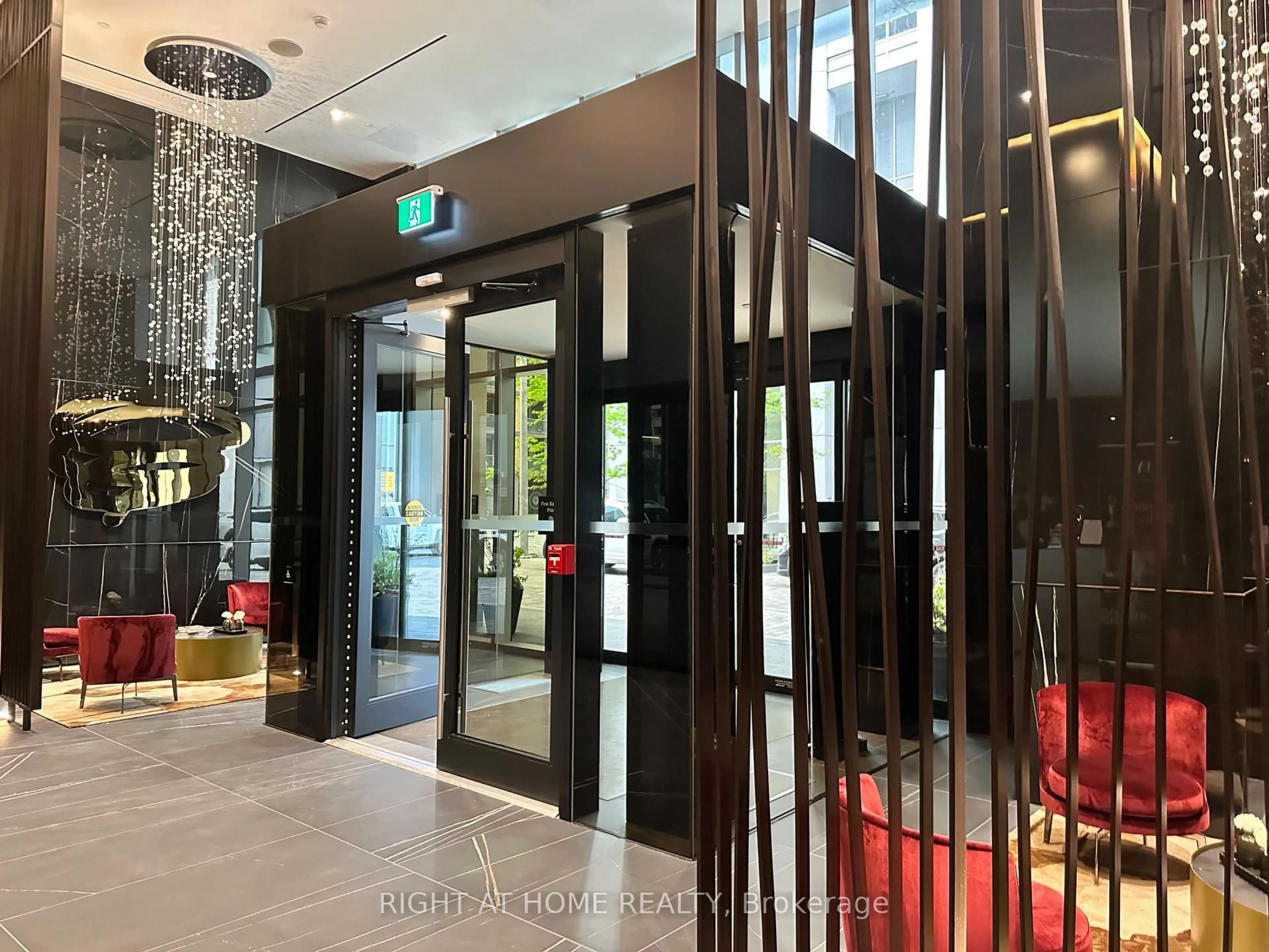 Indoor foyer for 11 Yorkville Ave #4209, Toronto Ontario M4W 1L2