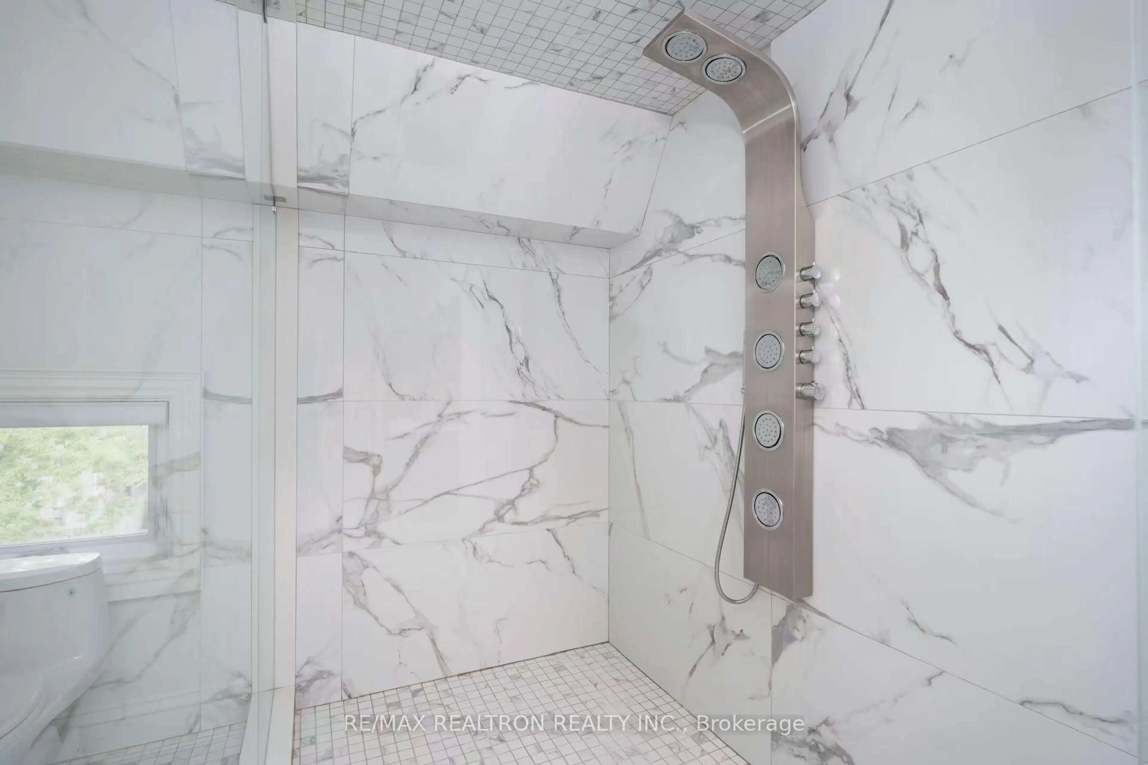Contemporary bathroom, ceramic/tile floor for 255 Ellerslie Ave, Toronto Ontario M2N 1Y5
