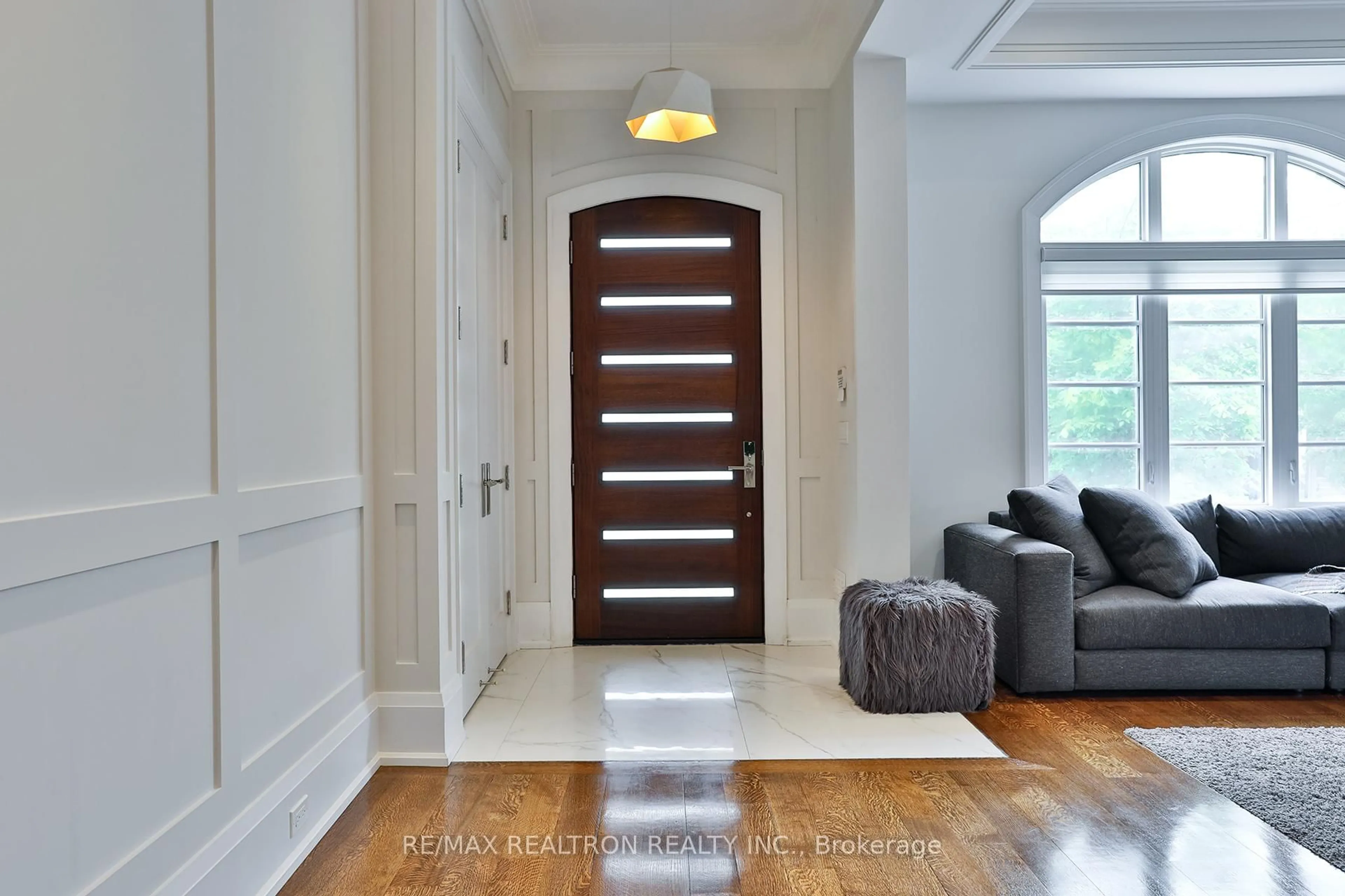 Indoor entryway for 86 Princess Ave, Toronto Ontario M2N 3R6