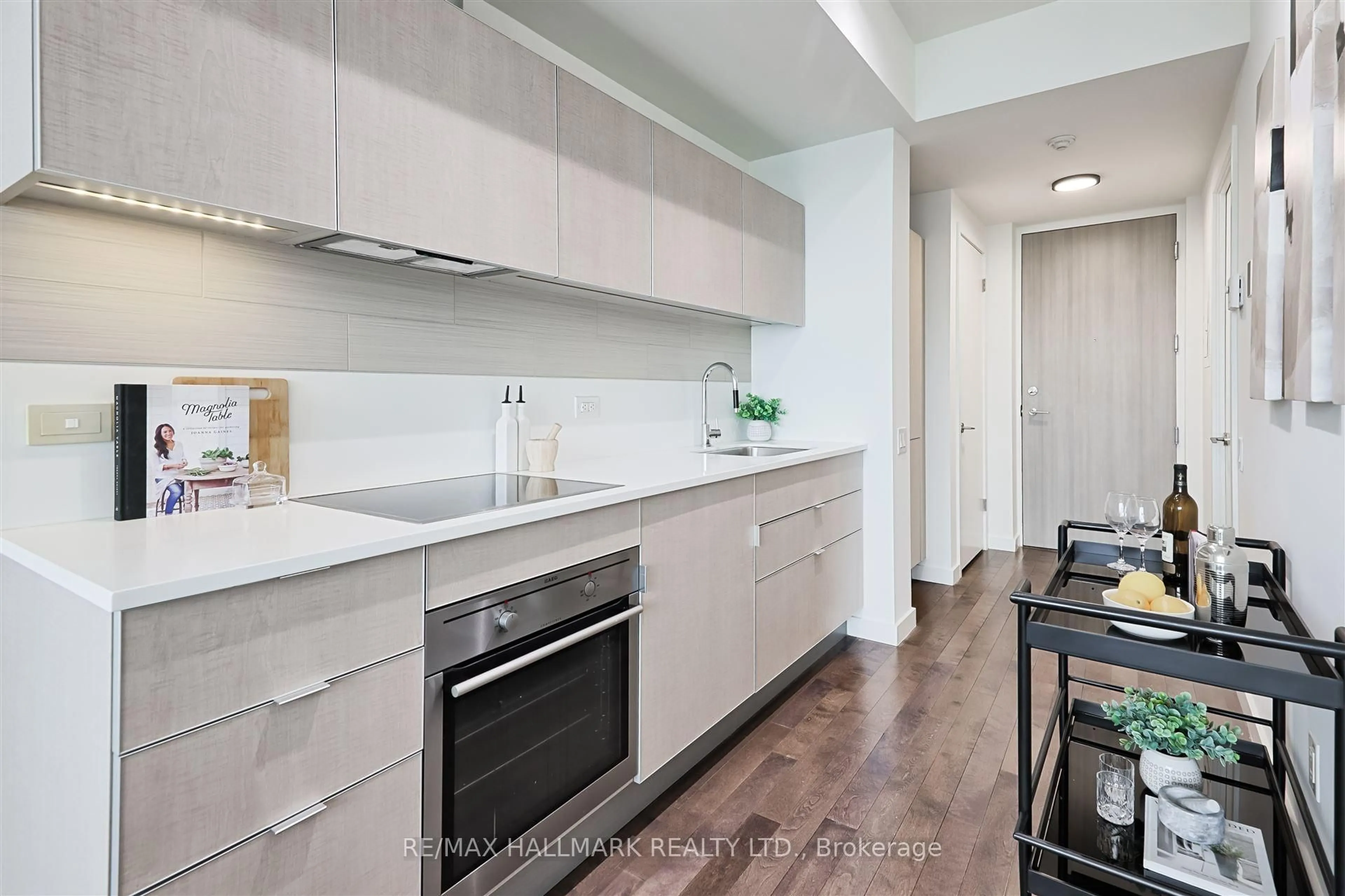 Standard kitchen, unknown for 70 Distillery Lane #3005, Toronto Ontario M5A 0E3