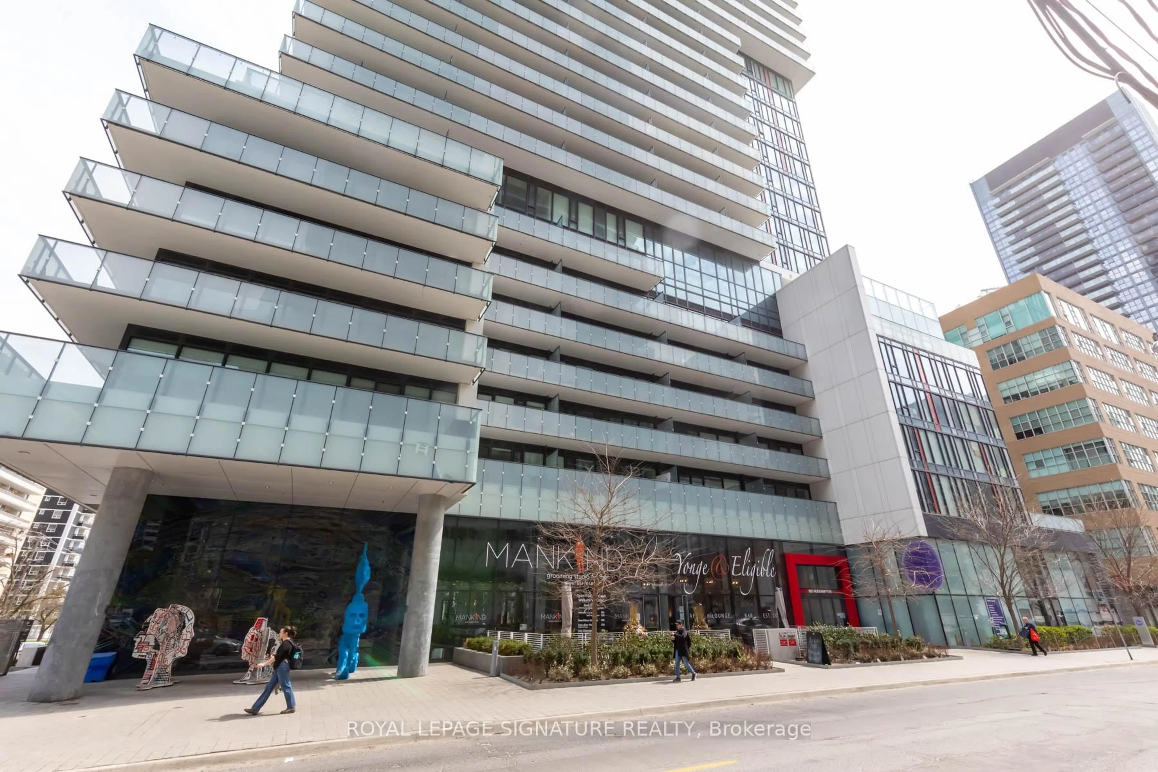 Indoor foyer for 185 Roehampton Ave #2805, Toronto Ontario M4P 0C6