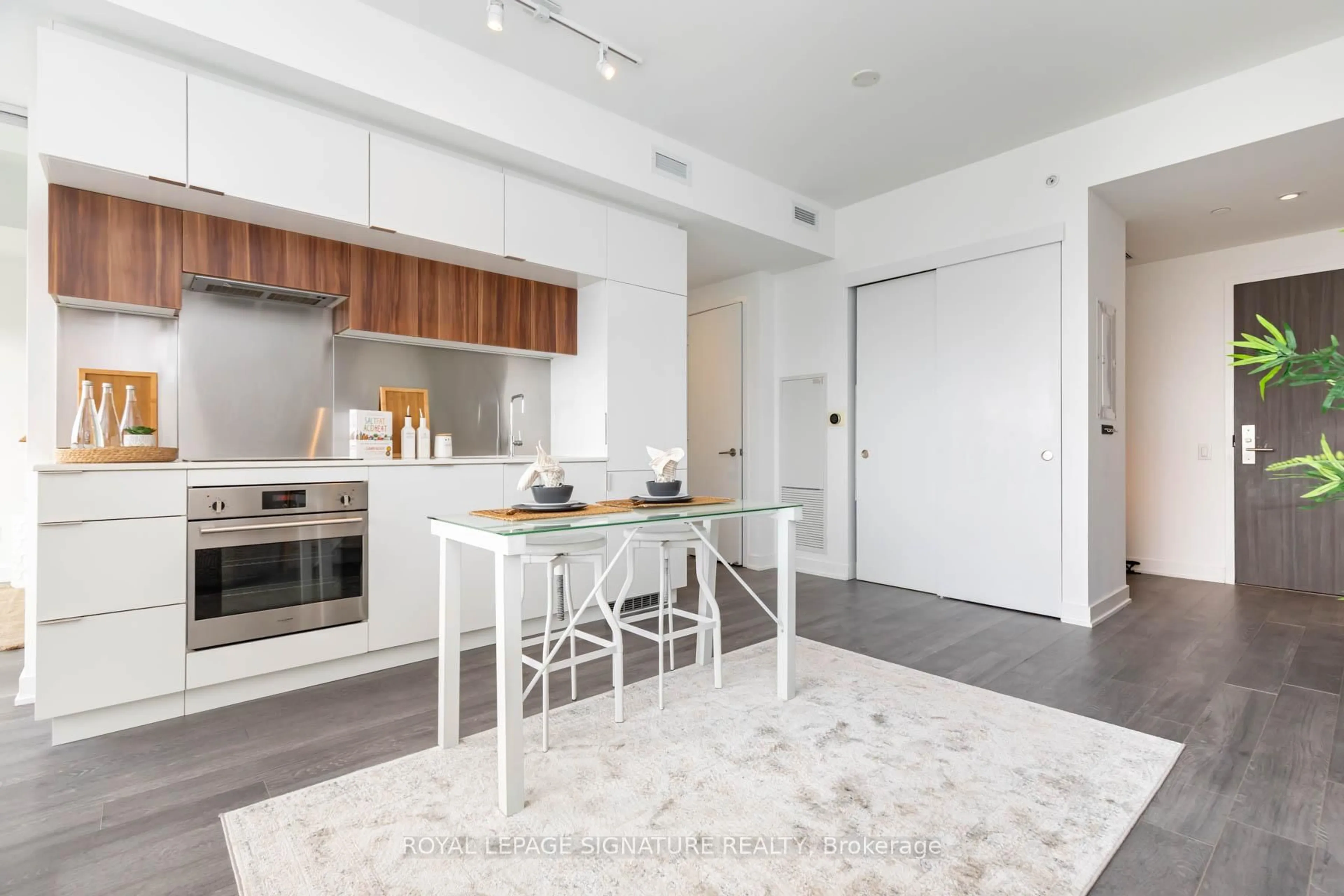 Open concept kitchen, unknown for 185 Roehampton Ave #2805, Toronto Ontario M4P 0C6