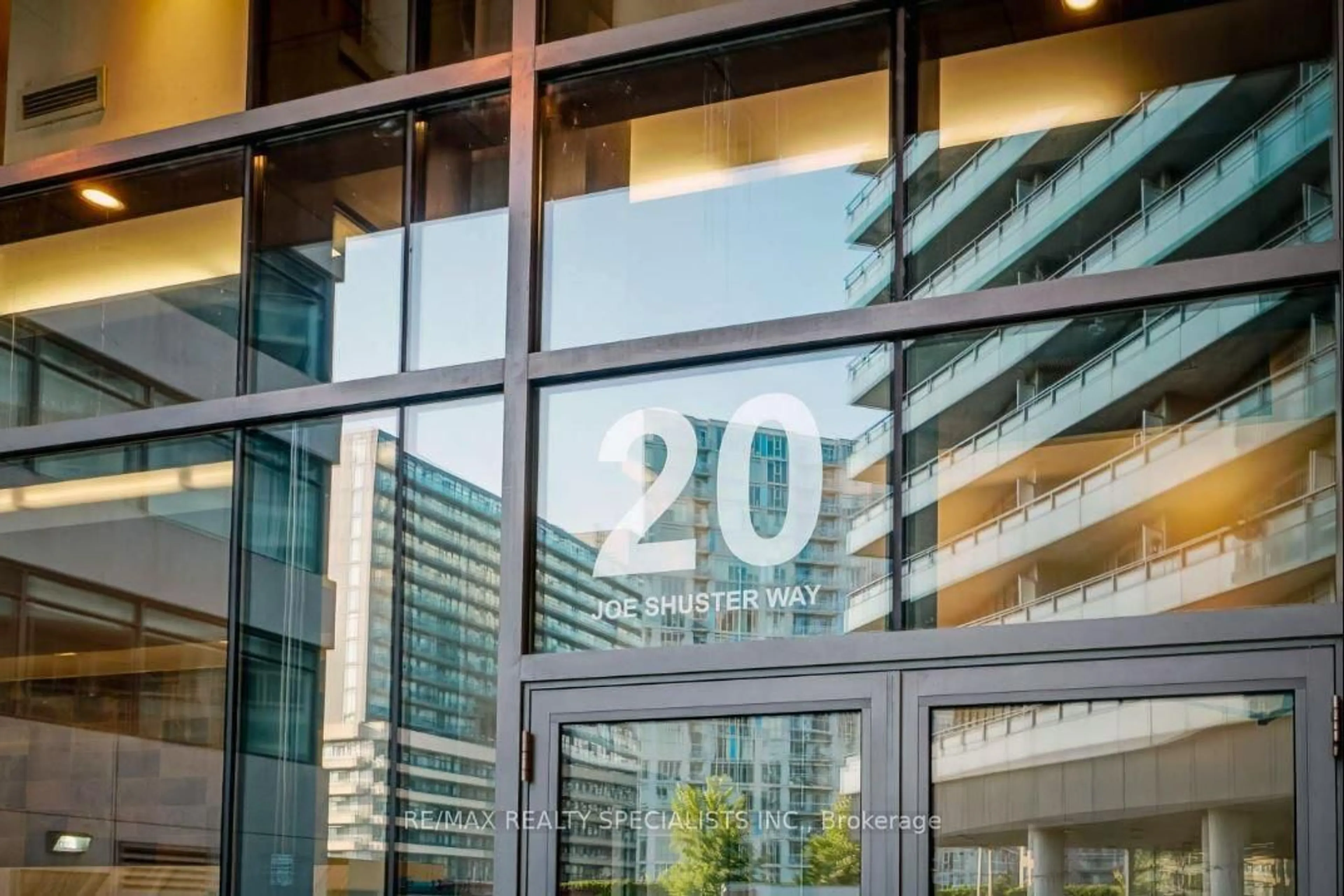 Indoor foyer for 20 JOE SHUSTER Way #1110, Toronto Ontario M6K 0A3