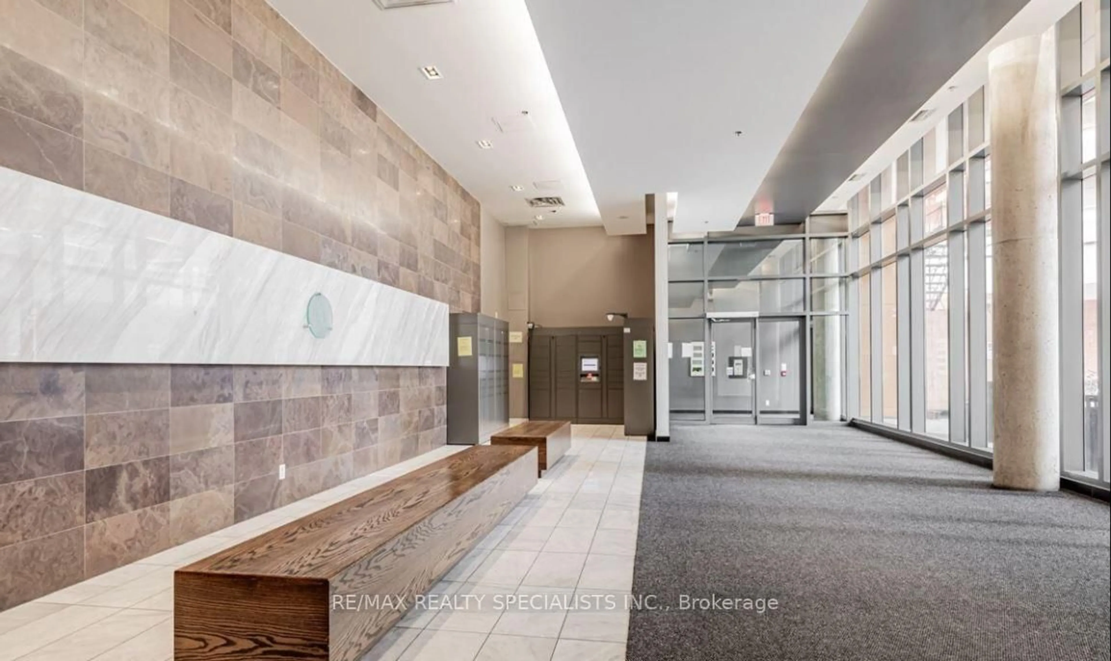 Indoor foyer for 20 JOE SHUSTER Way #1110, Toronto Ontario M6K 0A3