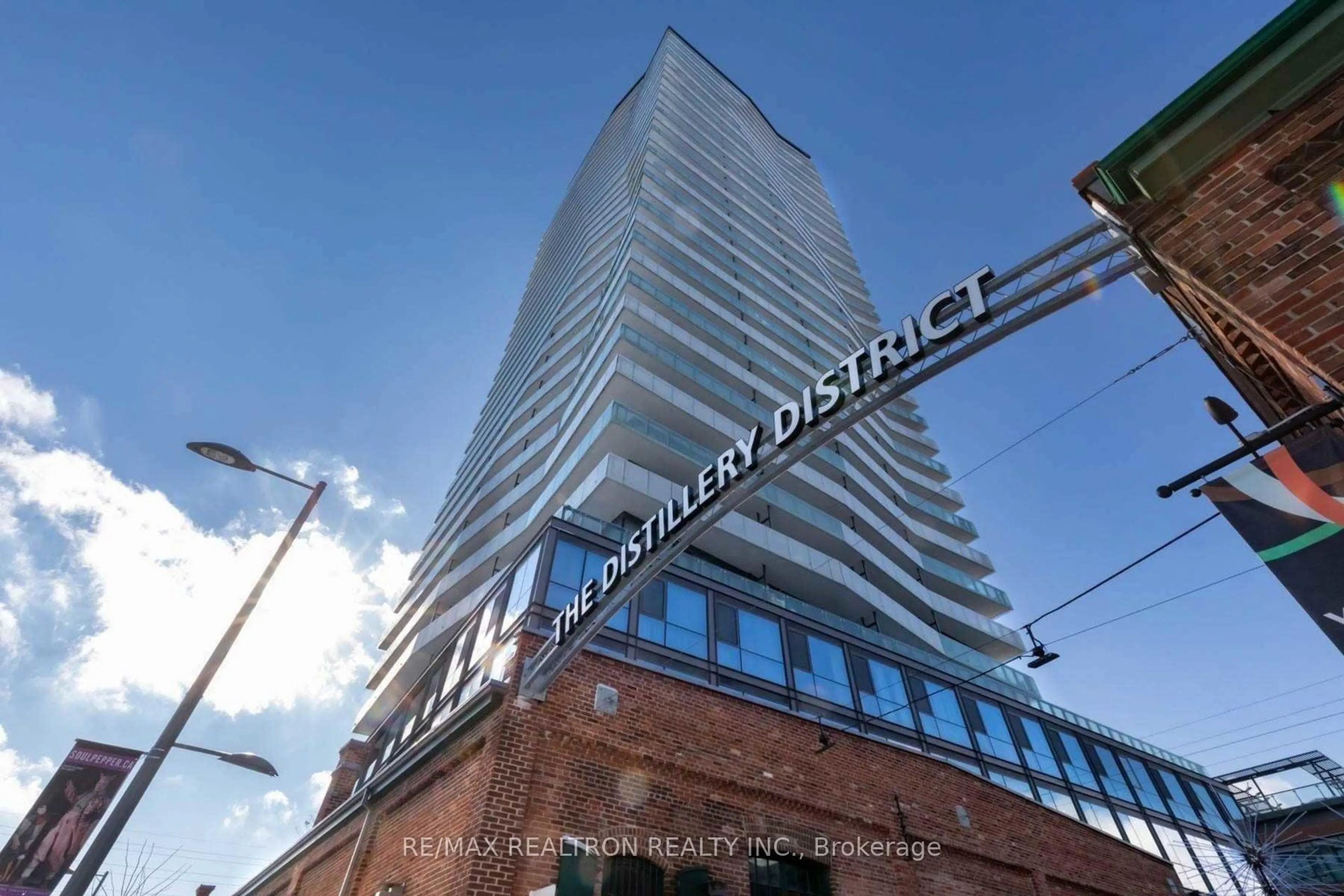 Blurry image for 390 Cherry St #2302, Toronto Ontario M5A 0E2