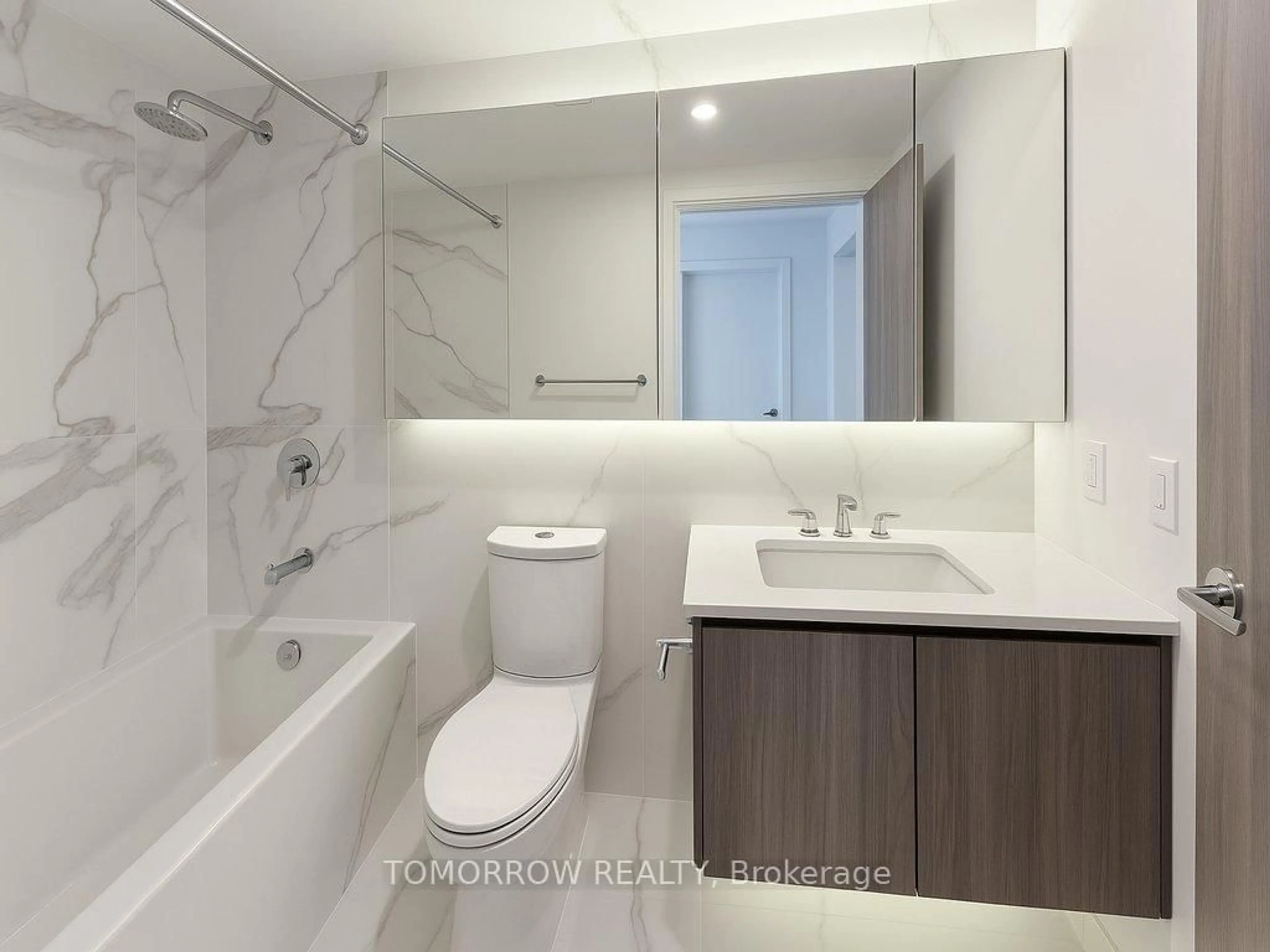 Standard bathroom, ceramic/tile floor for 25 Spadina Ave #1005, Toronto Ontario M5V 3M5