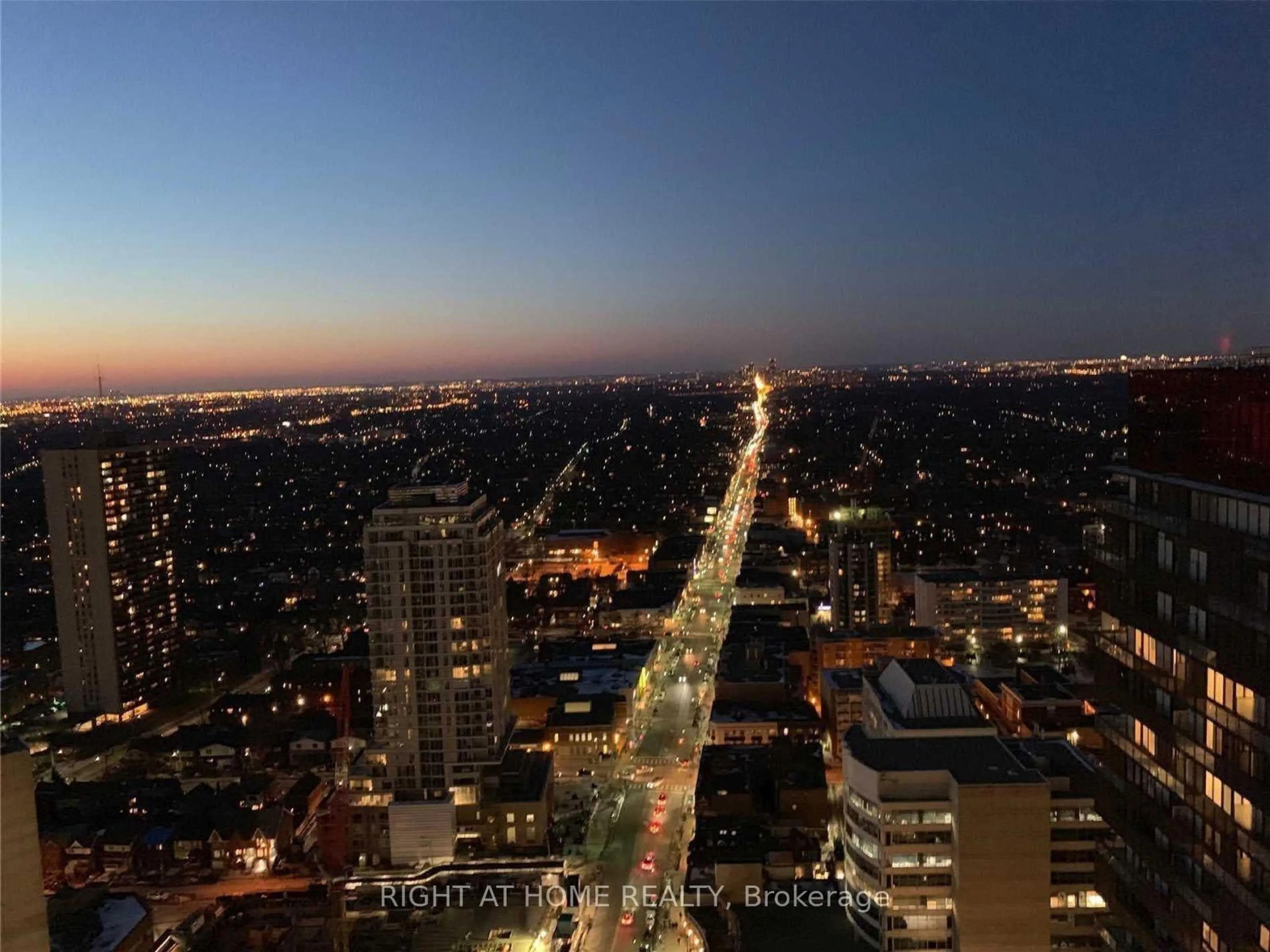 Blurry image for 8 Eglinton Ave #3407, Toronto Ontario M4P 1A6