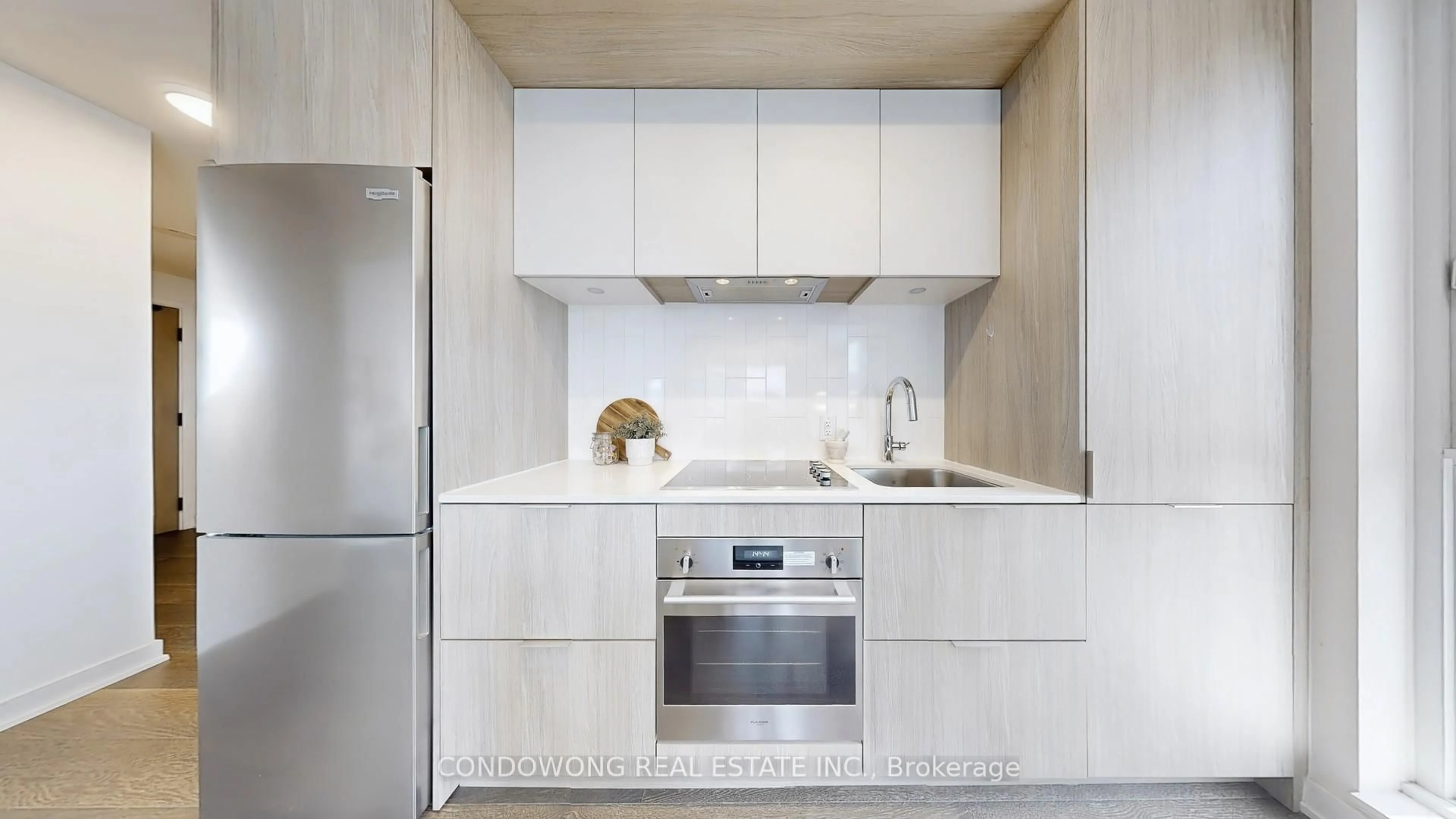 Standard kitchen, unknown for 130 River St #2203, Toronto Ontario M5A 0R8