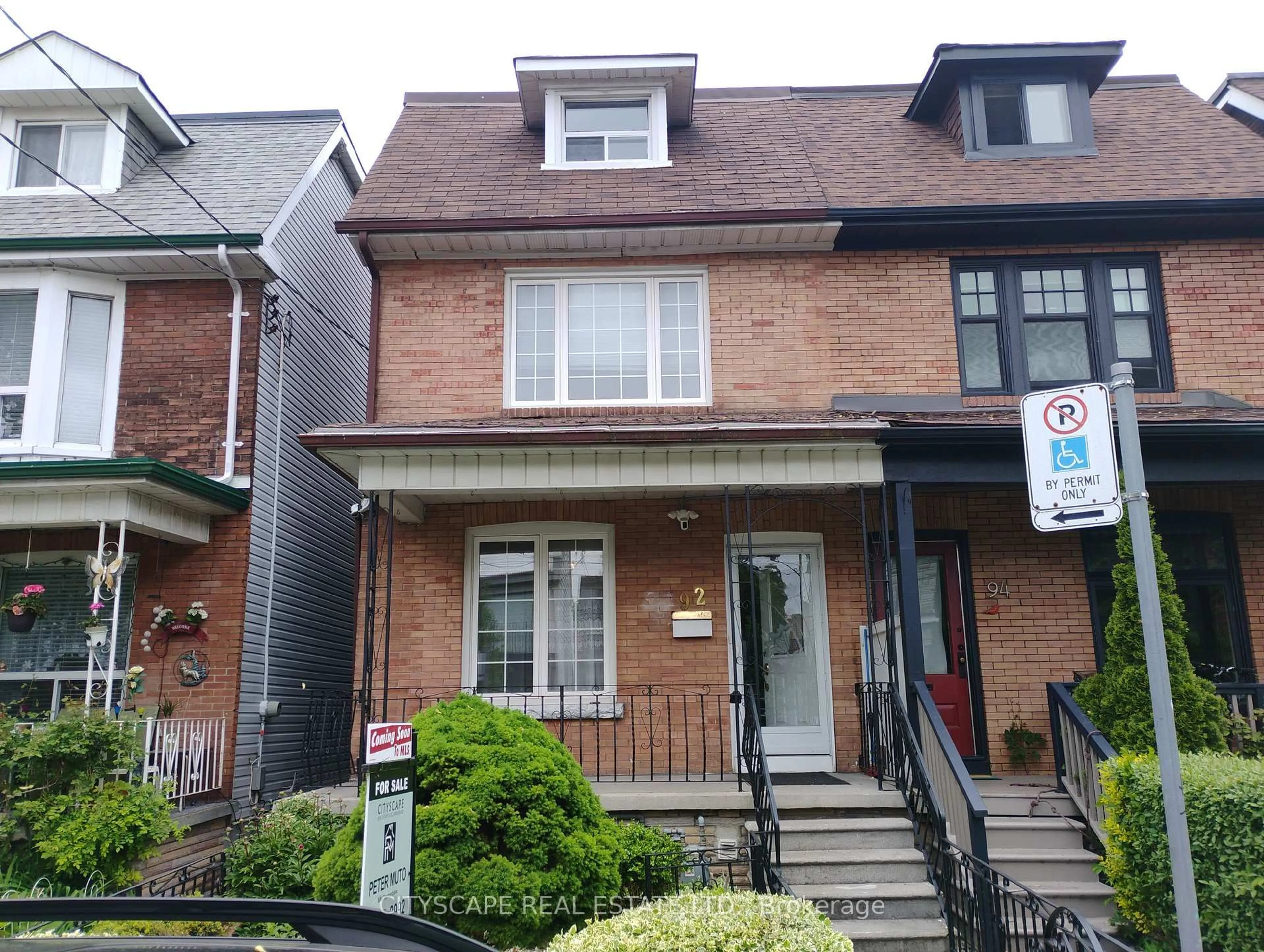 Home with brick exterior material, street for 92 Bellwoods Ave, Toronto Ontario M6J 2P4
