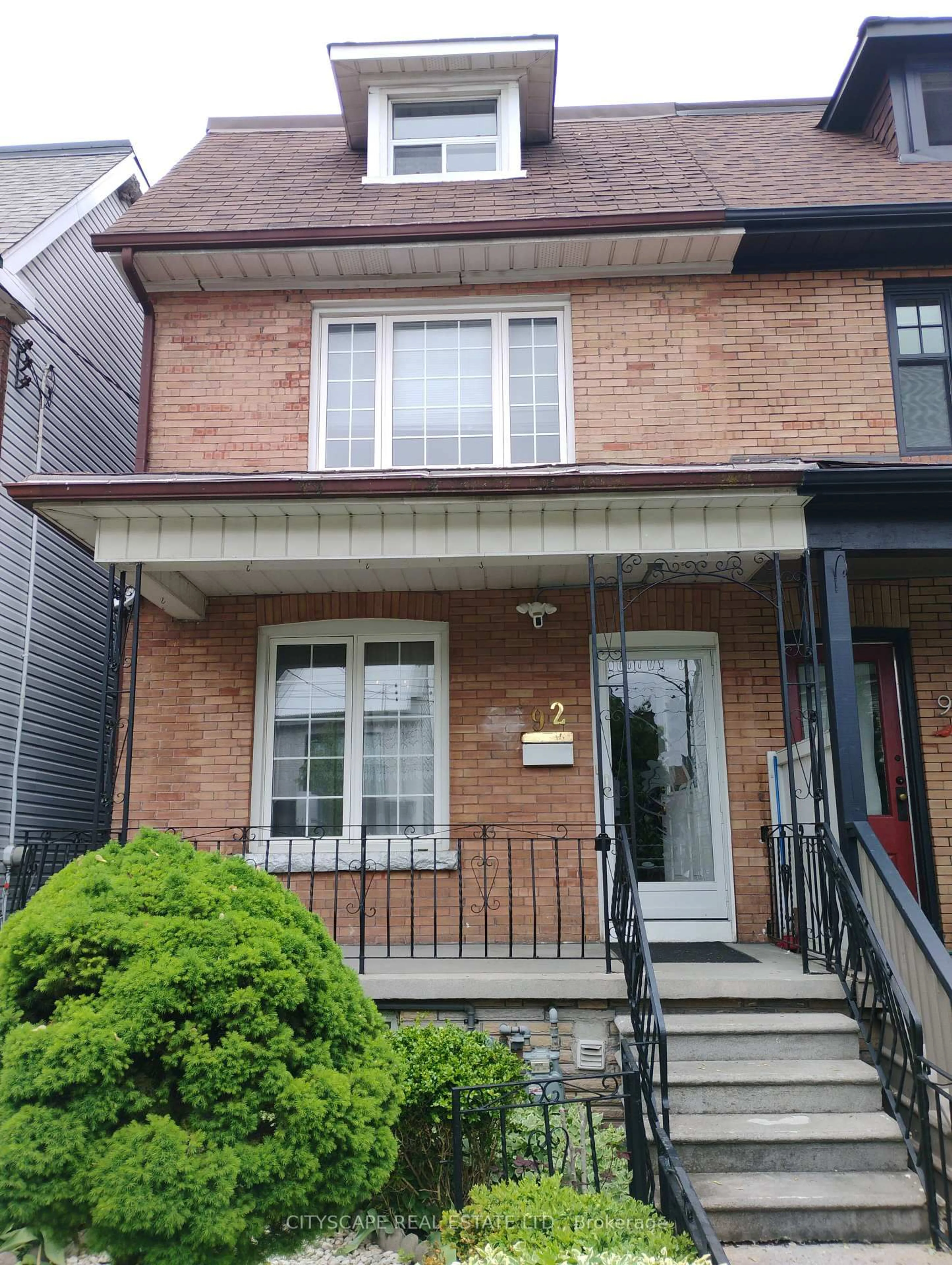 Home with brick exterior material, street for 92 Bellwoods Ave, Toronto Ontario M6J 2P4