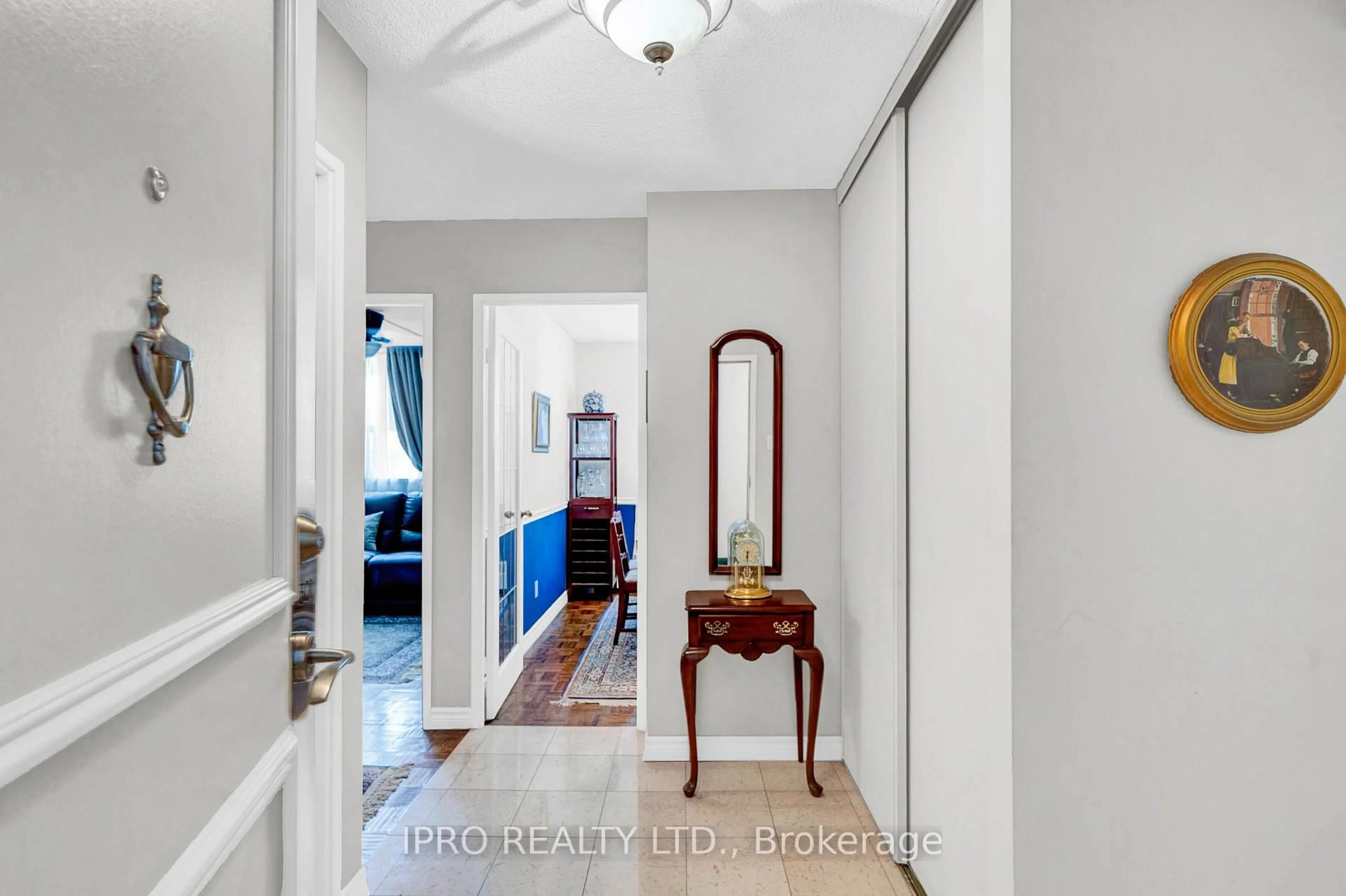 Indoor entryway for 30 Sunrise Ave #301, Toronto Ontario M4A 2R3